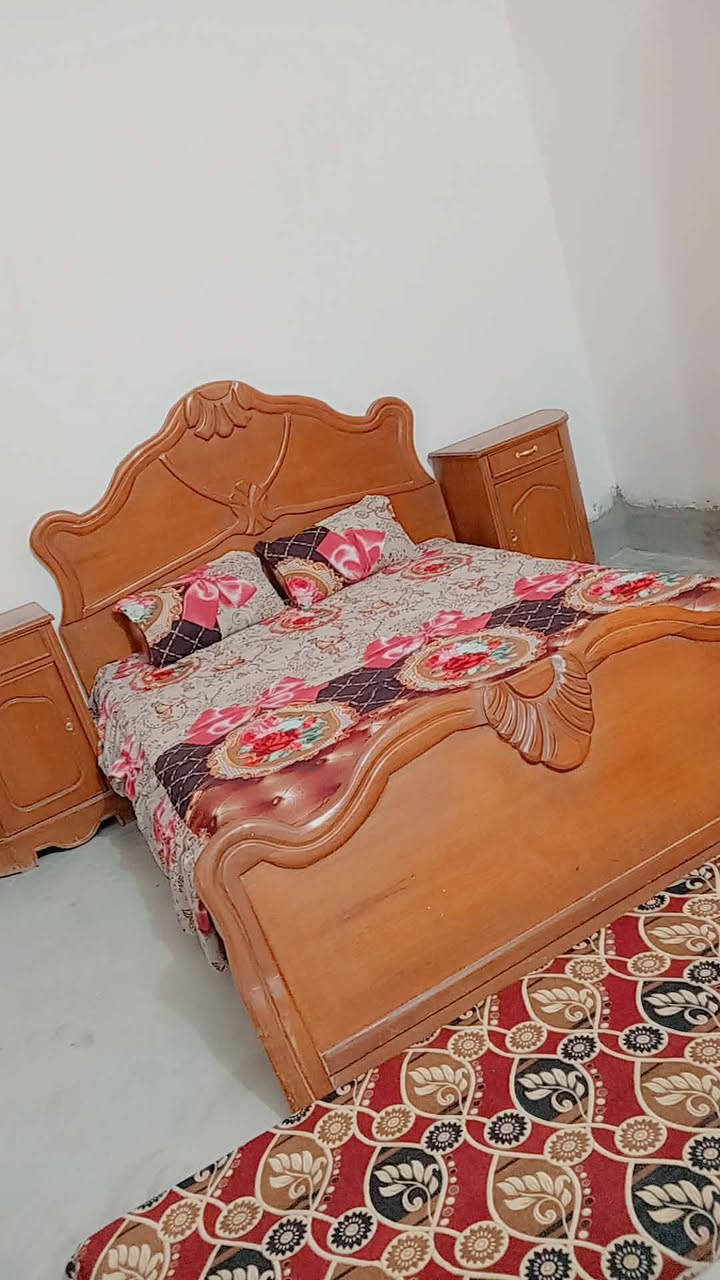 السلام عليكم ورحمة الله وبركاته غرفه خشب حطاطه ثقيل موو سوكيه للبيع ألسعر 300 بي مجال للشراي الأتصال *********** بي واتساب
