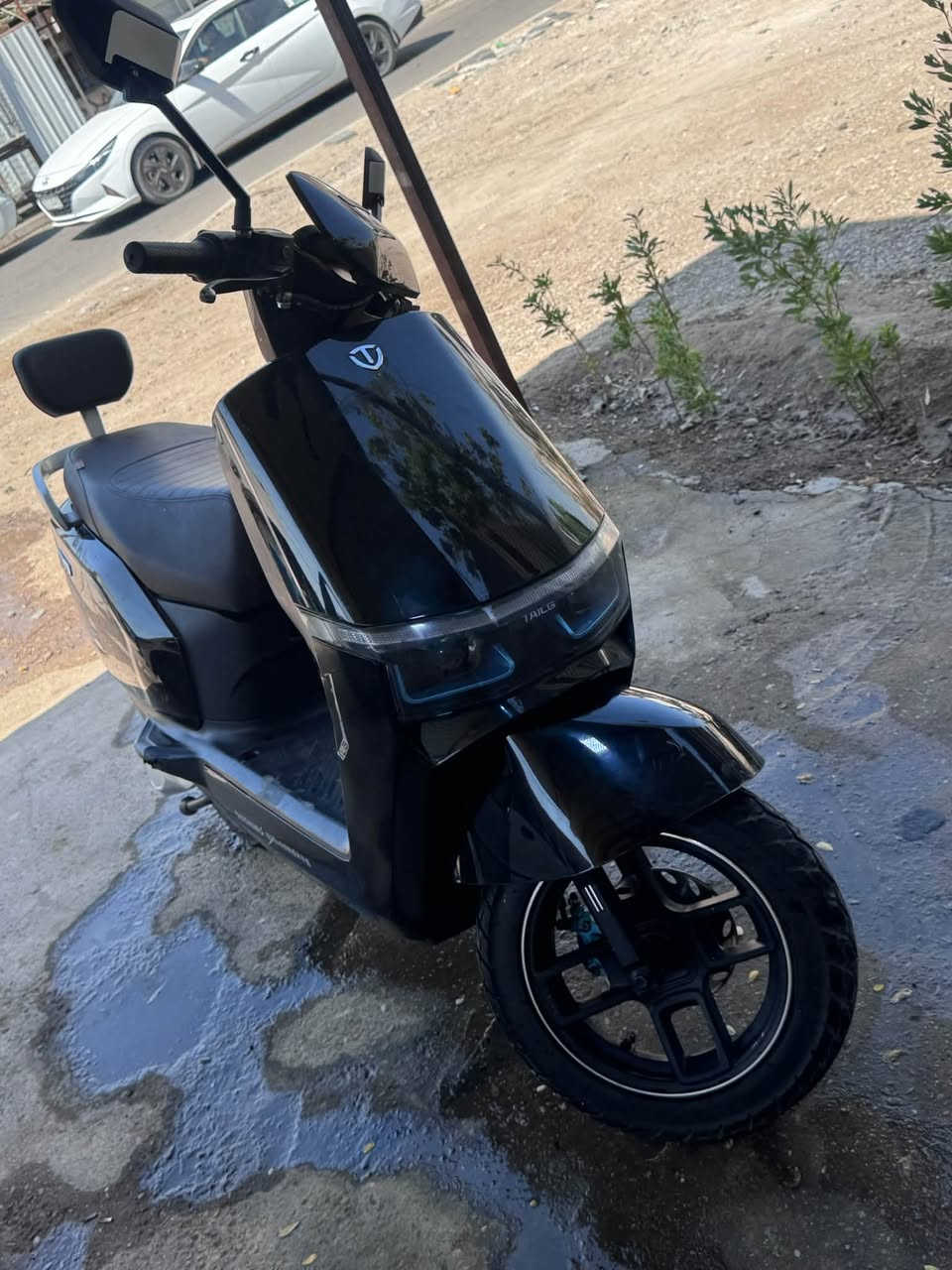دراجة شحن 6 بطاريات
ملف 2000
سرعةً 60 
3 سرعات 
نضام R 

مثبت سرعة 
نضام بارك  
لايت عالي ناصي 
ويل حجمً12 
موديل 2025.    تعتبر 26 

نضام سمارت  ذكي تربط عل تلفون 
مكاني بغداد دورة مهدية الثانية 
*********** واتساب سعرهة 700 الف بيهة مجال
