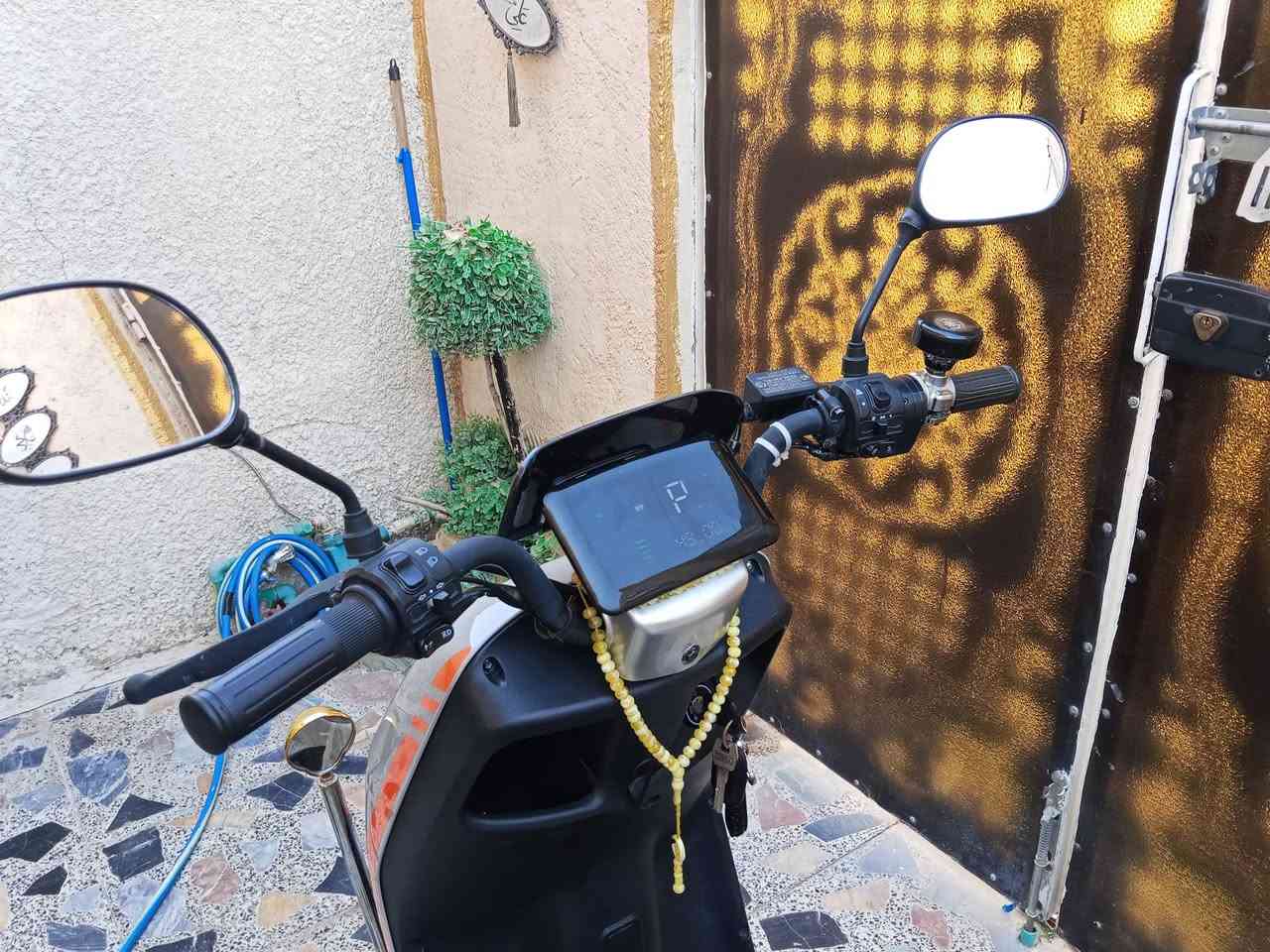 السلام عليكم
دراجه 318
كلشي شغال بيها 4 بطاريات 
بس بيها بطاريات تعبانه 
السعر 250 
الرقم ***********

