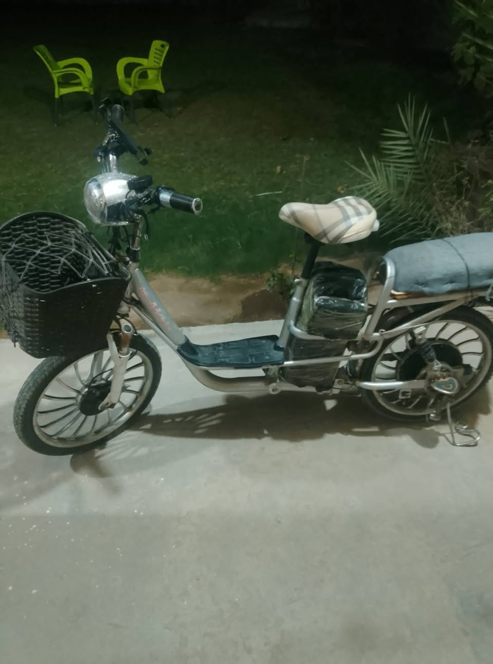 دراجة شحن للبيع كامله سريع 40 حجم 20
سعرهه125وبيهه مجال استفسار *********** واتساب
