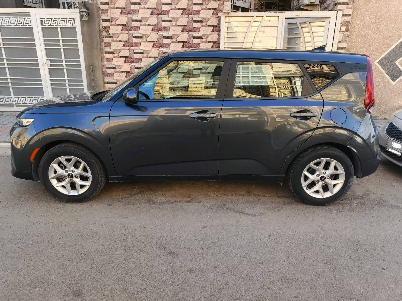 السلام عليكم للبيع  كيا صول ( Kia Soul )موديل2022 
 بچم كبس راديترات اصليه كلشي على وضع الشركة گير مكينه كمبريسر كله سليم مواصفات رادار تحديد مسار محافظة على المسار  تنبيه نقاط عمياء كامره خلفيه  صور الحادث موجودة سونار هم موجود السعر 140ورقه قفل قفل السيارة رقم كربلاء بأسمي موجودة بكربلاء رقم الهاتف متواجد واتساب***********