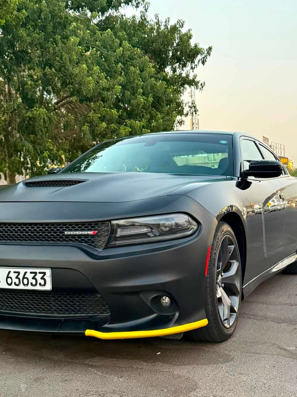 السلام عليكم  ورحمة الله وبركاتة
دوج جارجر بلاك توب موديل 2019 فئة Gt سوبر تراك باك 
رقم اربيل ب اسمي تحويل مباشر 
ضرر كلين تايتل عدا الباب الخلفي  جهه اليمين 
مع تقرير كار فاكس  السيارة عليه نانو سيراميك 
محرك 6 سلندر 3600vvt  عداد المسافة 93000 ميل 
بصمة ابواب وتشغيل عن بعد  شفتات ستيرن تحكم سبورت + سوبر تراك باك  شاشة كبيرة مع كامل ايعازاتها تبريد خلفي منفصل كشن السائق كهرباء هيتر مري  كشنات حضن مخمل ومدوشمة جلد حساسات خلفية  وبقية المواصفات المعروفة في فئة GT 
للاستفسار اكثر ***********
*********** 
سعر  225 ورقة وبيه مجال . 
استخدام شخصي فقط
