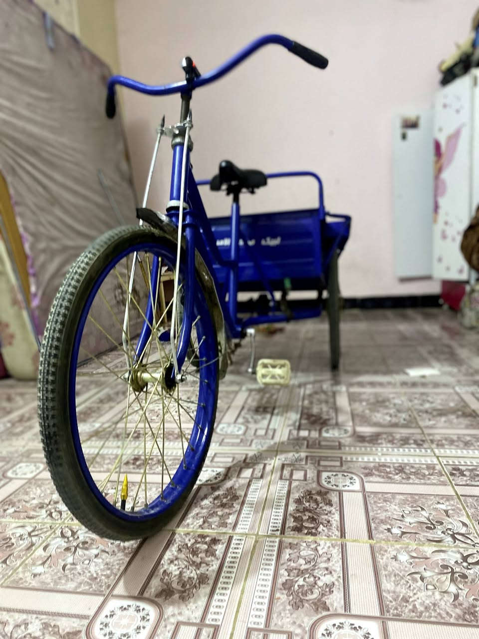 بيسكل دوبه اخ الجديد لون ازرك حالته ممتازة جدا جدا مراوس ابدراجه او مبايل او اي شي واذا بيع السعر190وبيمجال تواصل خاص لو واتساب ***********
