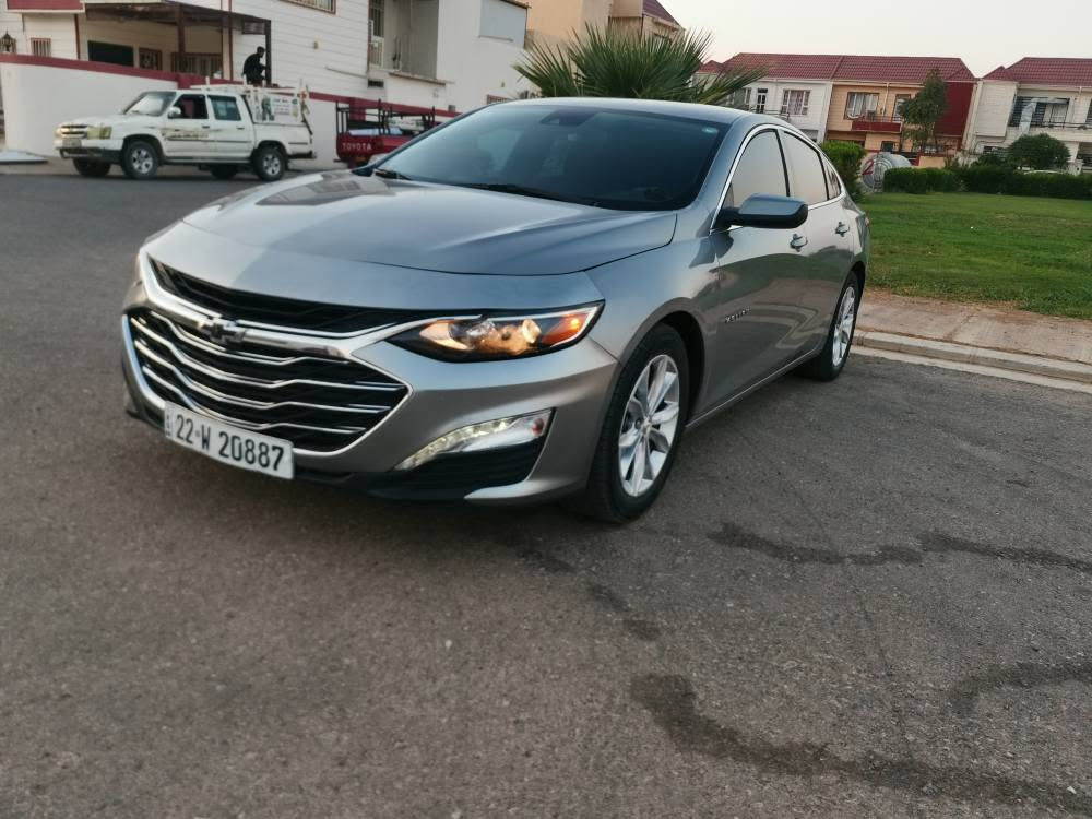 كردى /عربى 
🚘 بۆ فرۆشتن: شێفرۆلێت مالیبۆ 2023 - LT (فول مواسەفات بێ پۆنۆراما)
مۆدێل: 2023
ڕۆشتووی: 113,000 مایل
نرخ: 102 وەرەقە 💵 ($10,200)
⭐ مواسەفات:
بەسەمە + بەسەمەی دەرگا
کۆشنی کارەبایی + تەبرێدی دواوە
4 جام ئۆتۆ + جێگیرکردنی خێرایی 
شاشەی گەورە + Apple CarPlay + شاشەی سووڕاوە
سیستەمی دیاریکردنی ڕێگا + سیستەمی Auto Stop
لەگەڵ زۆر مواسەفاتی تر.
🔧 سەیارە و بۆیاخ:
سەیارەکە 100% ئامادەیە (گێر، مەکینە، تەبرێد، و کارەباییات بە شەرت).
 4 تایەی نوێی لەسەرە.
سنوی و فەحسی نوێیە و ڕاستەوخۆ ئامادەیە بۆ بەناوکردن یان وەکالەت.
ڕووداو و بۆیاخ: ڕووداوەکەی زۆر سووک بووە، شاسی 100% سەلیمە، بێ ناوگرتنە و هەموو ئێرباگەکانی بە شەرت تەواون.
بۆیاخ: 3 پارچە يه 
  (چەمەلەغی پێشەوە لای سەکن ، دەرگای سەکن، چەمەلەغی دواوە يه لاى سايقي ) + بستێک لە بۆنیت.
📞 پەیوەندیکردن:
ژمارەی تلفۆن:
*********** ***********
واتساپ: بەردەستە بۆ پەیوەندی و پەیام.
(کڕیاری جدی پەیوەندی بکات).

للبيع: شيفروليت ماليبو 2023 - LT (فول مواصفات عدا البانوراما)
الموديل: 2023
المسافة المقطوعة: 113,000 ميل
السعر: 104$ ورقة 💵 ($10,400)
⭐ المواصفات:
تشغيل بصمة + بصمة أبواب
كراسي كهربائية + تبريد خلفي
نوافذ 4 أوتو + مثبت سرعة
شاشة كبيرة تدعم Apple CarPlay + شاشة دوارة
نظام تحديد المسار + نظام أوتو ستوب (Auto Stop)
والعديد من المواصفات الأخرى.
🔧 حالة السيارة والضرر:
السيارة جاهزة 100% (كير، محرك، تبريد، وكهربائيات بشرط الفحص).
صدر أمامي جديد + 4 إطارات جديدة.
سنوية وفحص هزة كلها جديدة وجاهزة للتحويل مباشرة.
الحادث والصبغ: حادث خفيف جداً، الشاصي سليم 100%، وبدون دواخل. جميع الإيرباقات سليمة.
الصبغ: 3 قطع من جهة الراكب (جاملغ أمامي، باب الراكب، جاملغ خلفي) + شبر في البونيد فقط.
📞 للتواصل والاستفسار:
رقم الهاتف:
 ***********
***********
واتساب: متوفر للمراسلة والاتصال. أربيل, العراق
