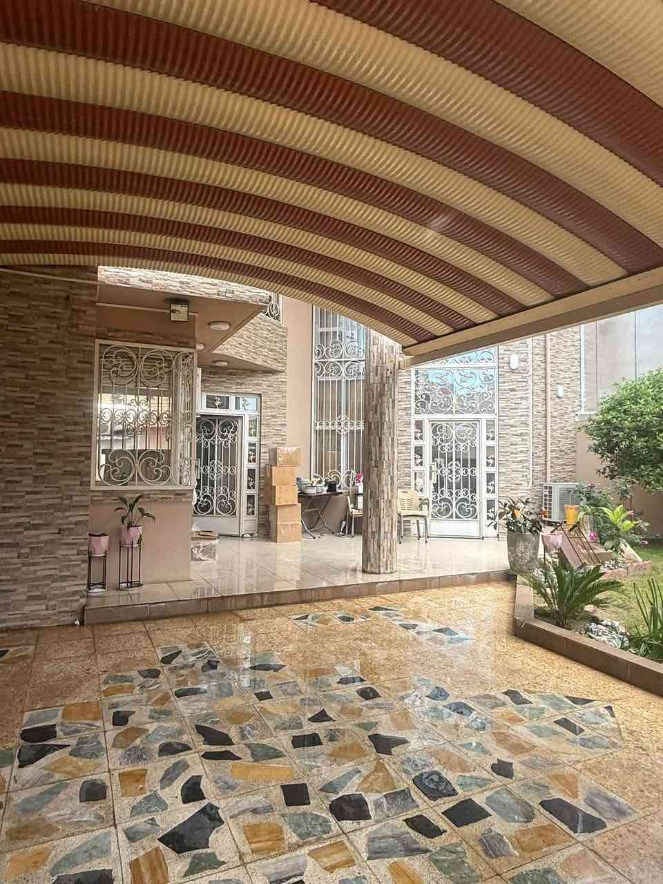 🏠دار بناء حديث 2016
   موقع مميز للبيع 
~~~~~~~~~~~
البيت فول فول✔️✔️
دبل جام المنيوم✔️
~~~~~~~~~~~
طابو ملك صرف✏️📋
~~~~~~~~~~~
📐المساحه:250م
📐الواجهة :-١٢.٥
~~~~~~~~~~~
📍الموقع :-حي الواسطي قرب تكية عواد 
~~~~~~~~~~~
💸السعر :علق تم يوصل السعر
~~~~~~~~~~~
يحتوي الطابق الاول على:-
كراج +مطبخ+استقبال
غرفة نوم +صحيات 

الطابق الثاني غرفتين نوم وهول وصحياة 
~~~~~~~~~~~

~~~~~~~~~~~
~~~~~~~~~~~
للاستفسار اكثر الاتصال على
***********📱
~~~~~~~~~~~
نستقبل جميع العروض 
🏠السكنيه  🏛️التجاريه
مكتب عدن بدايه سايدين عدن مقابل مجمع جوهره
