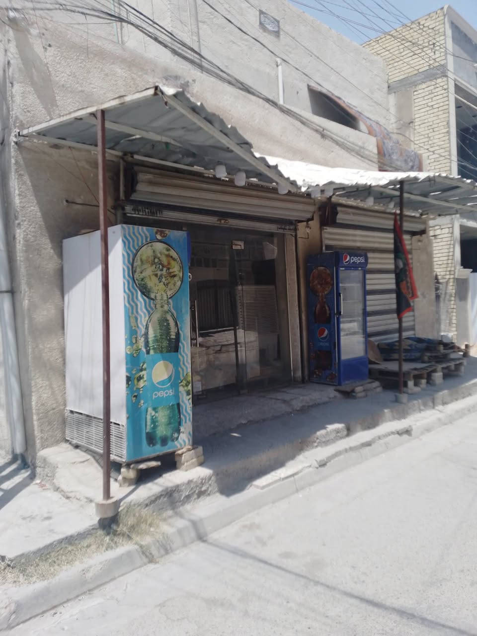 السلام عليكم بيت ركن تجاري يحتوي على مشتملات اثنين ومحلات اثنين موقعه ابودشير الشارع العام شارع كهوه vib
لاستفسار ***********
