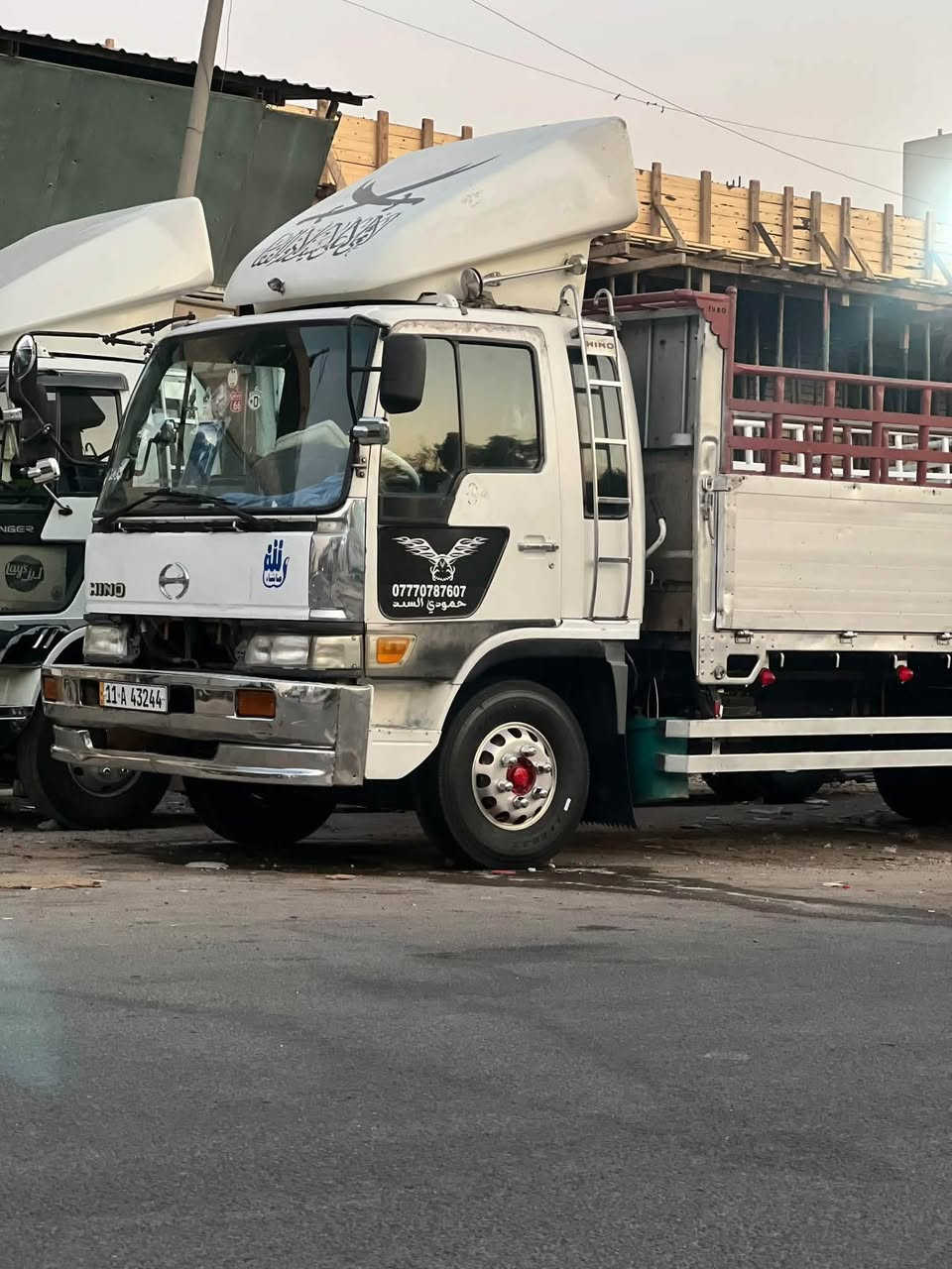 السلام عليكم هينو أنكر للبيع موديل 96مكينه 80 عادي لا تبخير ولا تنقيص  جاهزه السياره كبل لشغل شاصي 6وربع تخم تاير حداديه ما نقصها برغي مكان السياره ذي قار قلعه سكر ***********
