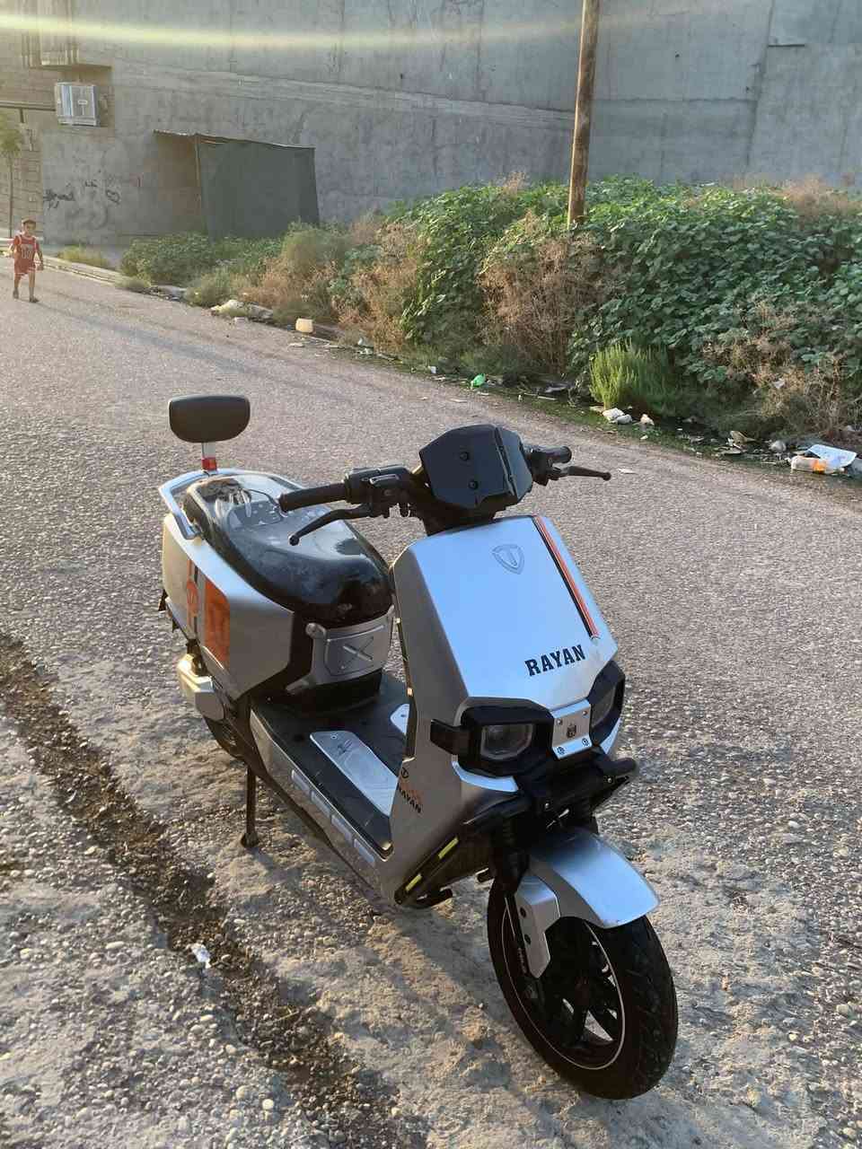 ريان وحش الكون لون سلفر
معروفه مواصفات ريان
 
بطاريات ٦ مسطره كلهن على فحص شرط

ملف ٢٠٠٠ حقيقي

فقط بي خدوش بسيطه ماتبين بالبوليش تروح

مكاني موصل حي الوليد

يرهم مراوس حسب القناعه 

***********
