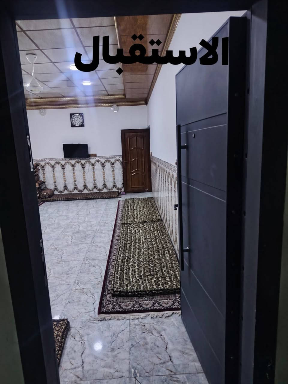 #دار للبيع مساحته ٢٠٠ متر عنوان #مميز 
دار كلش نظيف وبسعر جدا مناسب 
#طابو ملك صرف 
عنوان واحد حزيران بين شارع عبدالرحمن وبين شارع أسواق أنور
مجاور مدرسة #الشهباء 
يحتوي على غرف نوم عدد ٢
استقبال وصاله ومطبخ 
 الاستفسار اكثر الاتصال بالرقم(( ***********)) 
#سعر 150 قابل للتفاوض
