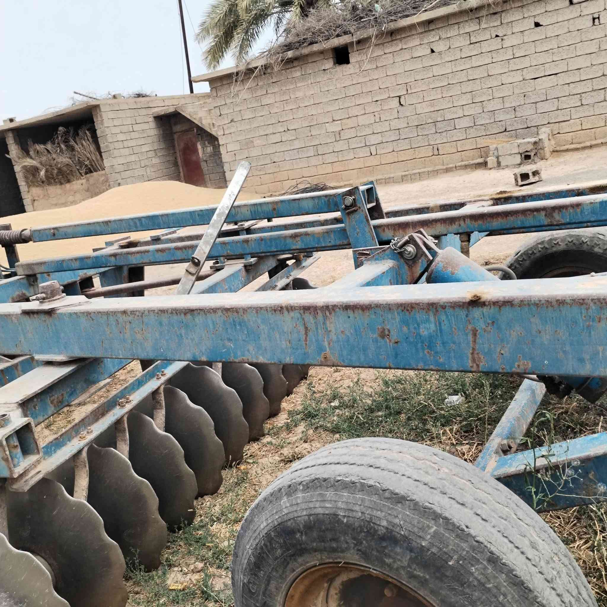 السلام عليكم دسك للبيع حجم ٢٤ ايطالي الباب الأول حديد مصمت 
السعر ٤٥ $ وبيه مجال
استفسار اتصل على الرقم ***********
