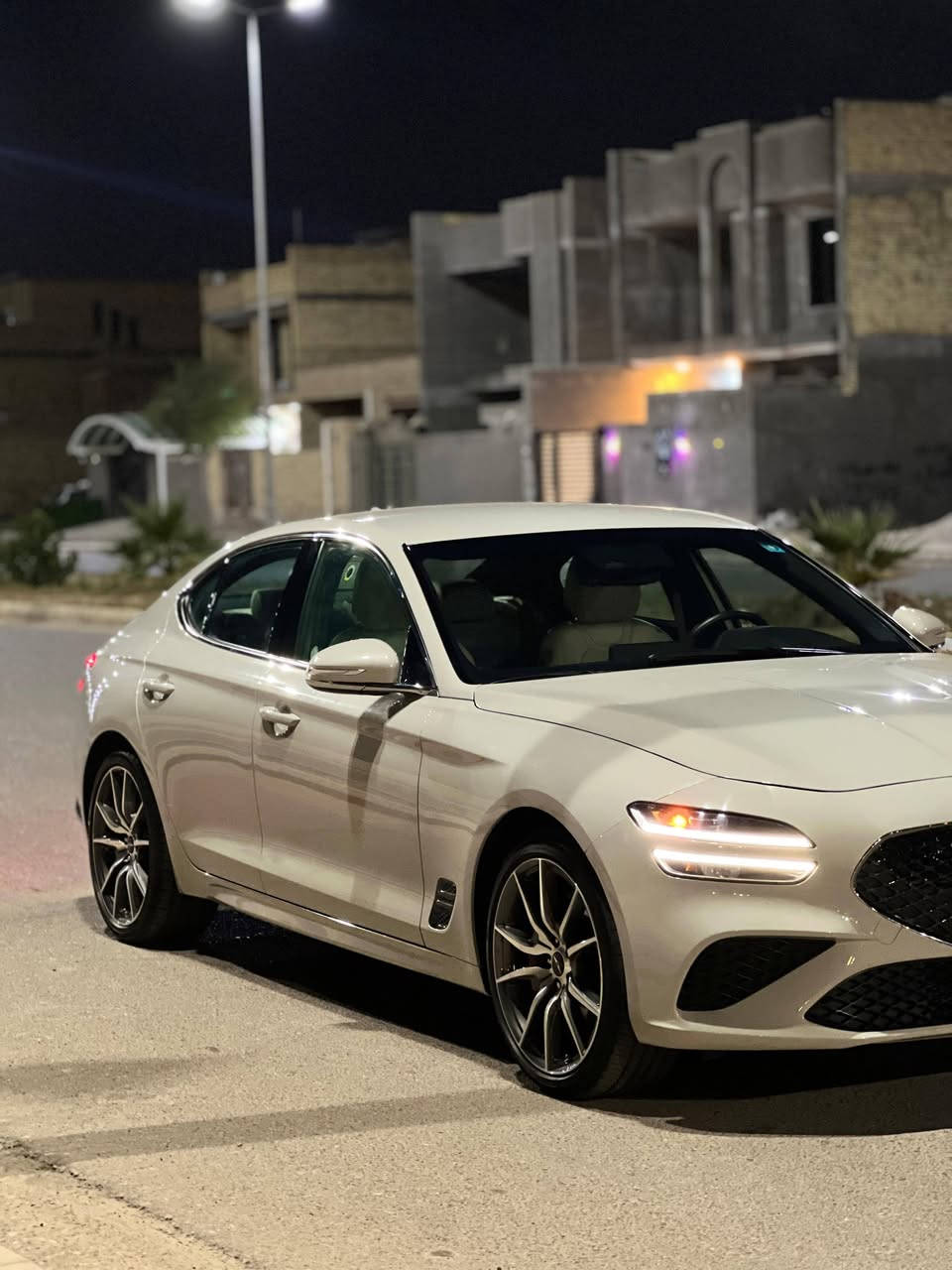 السلام عليكم … 
 سيارة مرقم كتاب شهداء ميسان وكاله عامه 
Genesis “G70” 2025 
لون مميز♥️
4 سلندر توربو 

مواصفاتها 
رادار امامي 
رادار خلفي 
رادار جانبي 
كاميرة خلفية 
شفتات ستيرن 
انضمة قيادة 
ايكو نورمال سبورت  سبورت بلاس
تدفئة ستيرن 
كشنات كهرباء 
شاشة كار بلاي اندرويد اوتو 
كشنات تدفئة 
تشغيل عن بعد 
بصمة
اشاير بلمري 
قيادة ذاتية 
مثبت سرعة 
نقطة عمياء 
جنطة كهرباء
والمواصفات البقية معروفة بالجينسز
 
ماشيه 9 ميل 
حادث السيارة جاملخ صفحة السايق  مصلح نفس ومصبوغ والبنيد بي تعديل بارد كلش بسيط السيارة  
السيارة امانة الله حيل حيل نضيفة 
مكاني بلعماره 
 *********** وأتساب فقط
