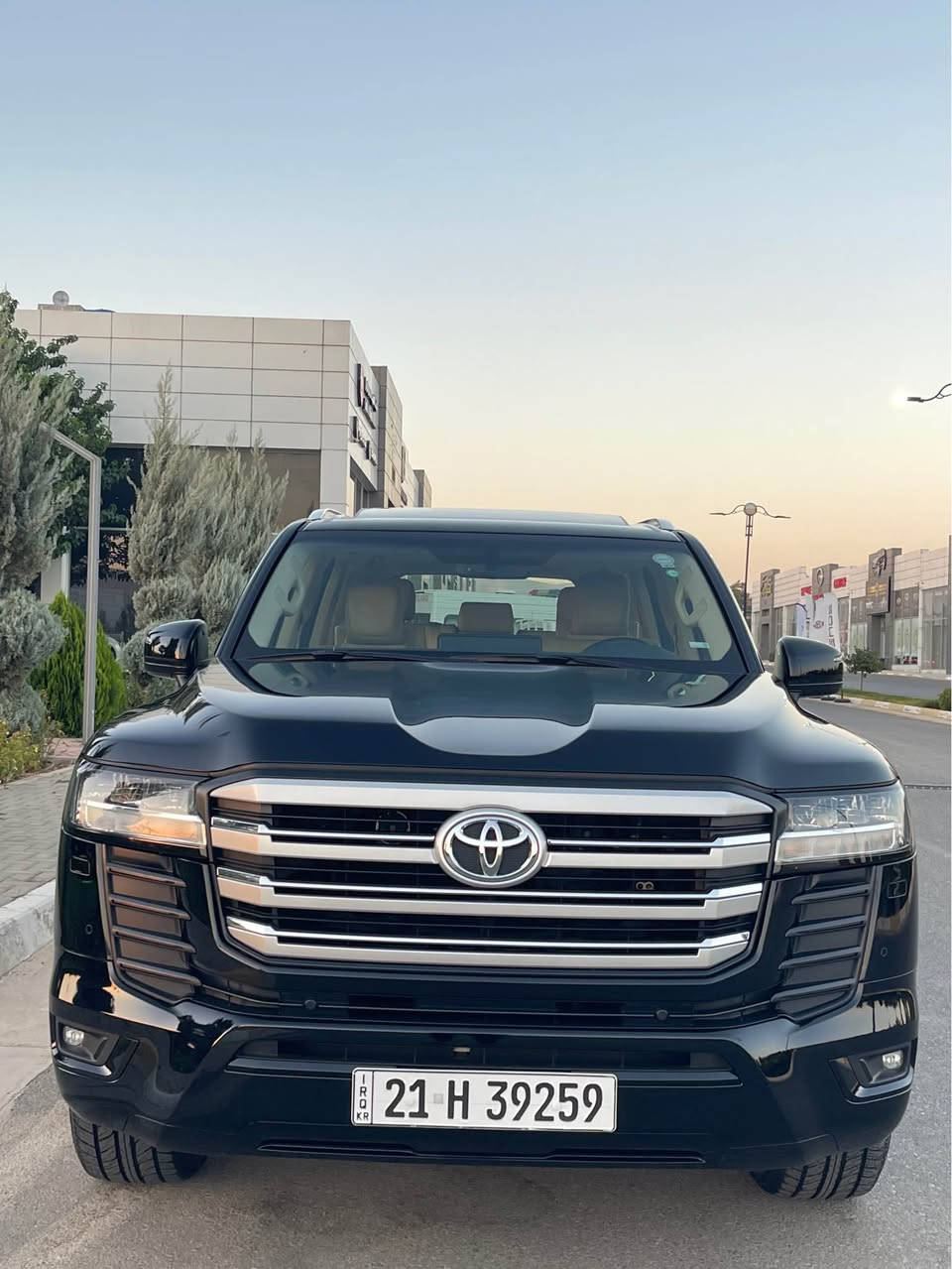 ‏TOYOTA Land cruiser 2022 
GX.R :  الموديل
‎سنة الصنع: 2022 
‎ضمان شركة SAS
ماشييه ١٠٠ الف  كم 
رقم سليمانييه  جديده
‎سنويه ب اسمي
المواصفات :
- محرك 6 سلندر تنفض تبيعي 4.0L
‎- فتحة سقف ( سلايد ) 
-٣ شاشات 
- شاشات ترفيه خلفية
‎- مقاعد جلد 
‎- مقاعد كهربائية 
- مقاعد امامية تبريد 
- ⁠تبريد وتدفئة امامي خلفي 
‎- بصمة الابواب 
‎- صندوق كهربائي
‎- مصابيح LED و زينون
-7 راكب 
-شحن واير ليس 
-حساس امامي خلفي 
‎- حجم العجلات 20 inch 
مكفول كفاله عام كلشي مابيها
- السياره موجودة في سليمانيه
‏***********- ⁠***********📞‎
السعر٦١٤$ السليمانية, العراق
