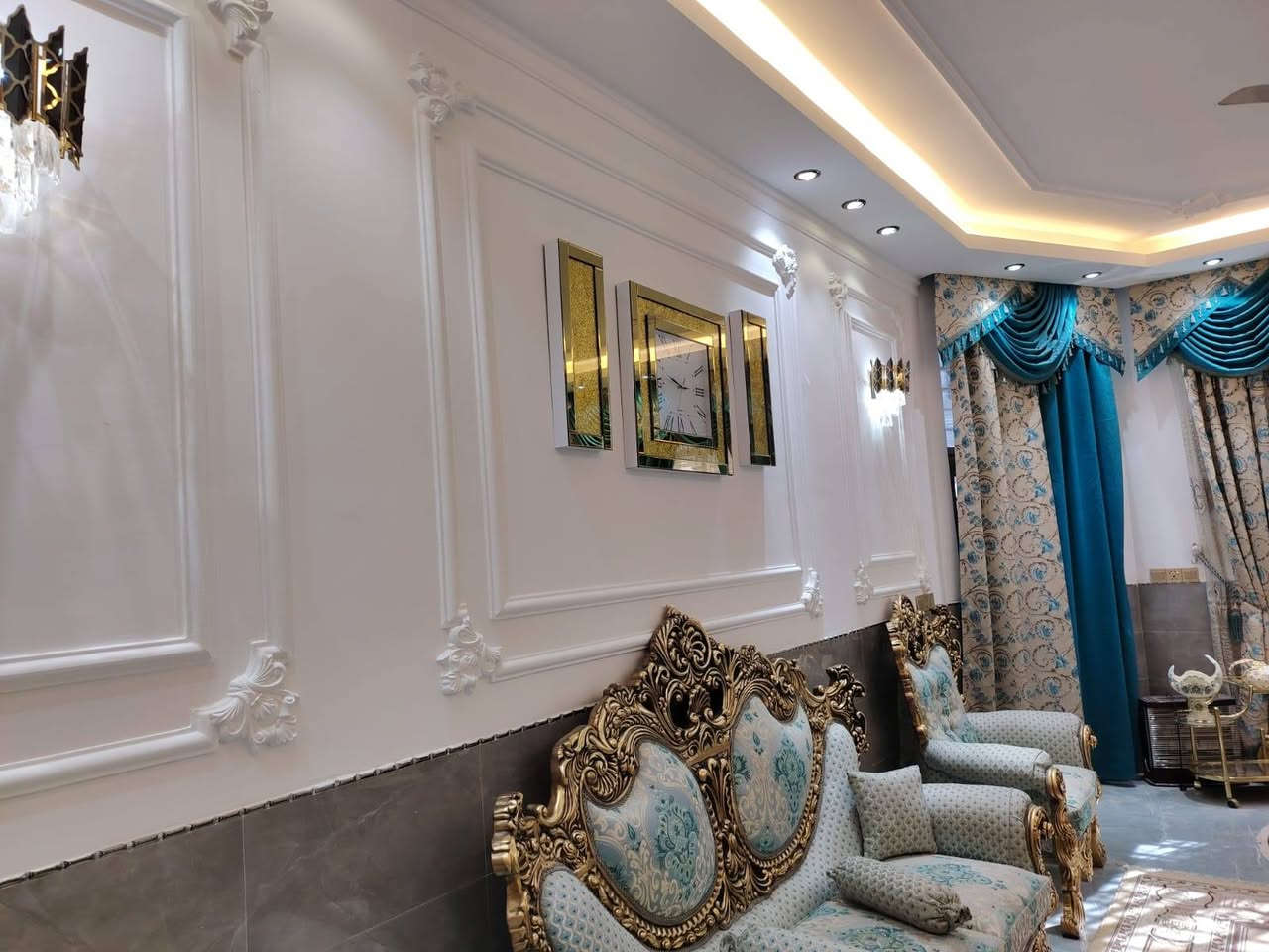 _بيت للبيع المساحه 210متر طابو زراعي.. طابقين بناء درجه اولى

_الموقع: شارع 80 حله كربلاء خلف مول نون

_الطابق الاول: 
غرفه نوم.. هول.. استقبال.. مطبخ.. مجمع صحيات 

_الطابق الثاني: 
غرفتين نوم.. هول.. مجمع صحيات 

_للأستفسار مراسله الصفحه أو الأتصال على الأرقام التاليه: 
***********
***********

 مكتب القبه الذهبيه

