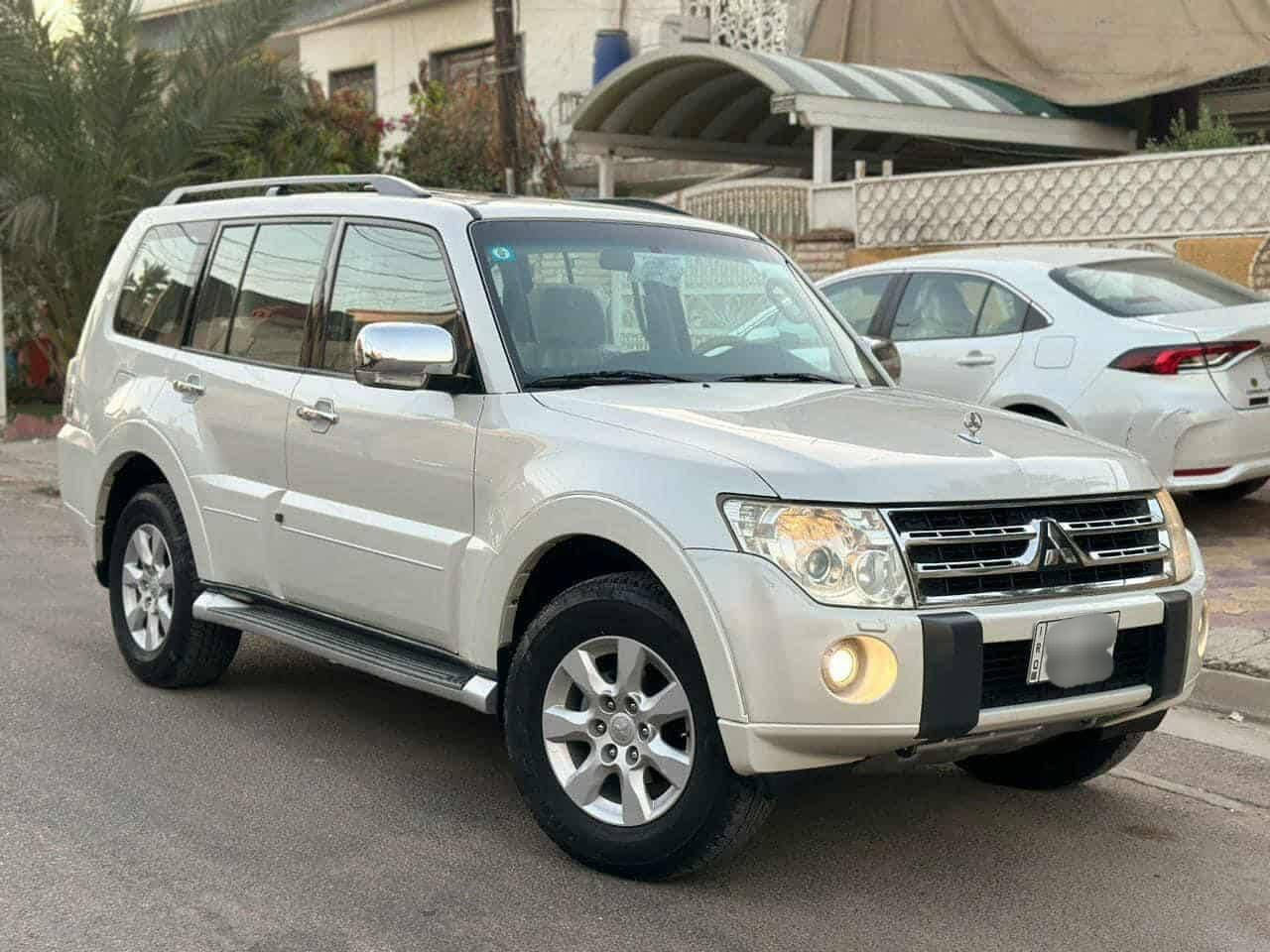 الي يريد الصدك هذا الصدك...والنضيف..
باجيرو موديل 2010..حبتور فول مواصفات...
معروفة مواصفات الحبتور أعلى فئة ...
السيارة جديدة جدآ لاصبغ ولابارد ولارصعة..ولاشخوط 
جديدة..استخدام شخصي ..كله بلادي..ماكو بنضافتها 
ماشية 100...رقم واسط الجديد بأسمي..مميز...
السعر ب150..مجال بسيط جدآ...
مكاني الديوانية...الشراي يتصل..
ب*********** واتساب...
***********
