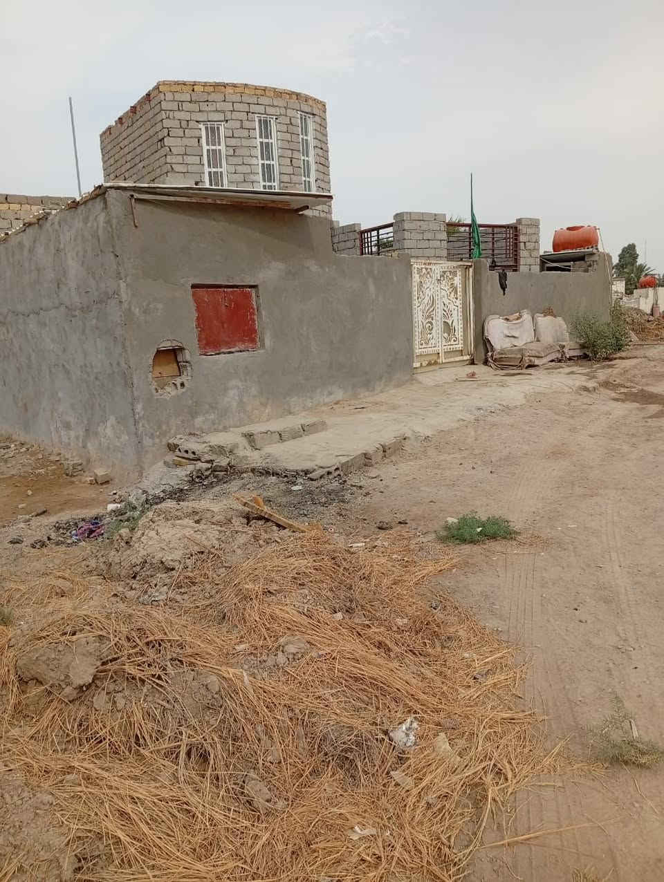 بيت للبيع • قرب أسماء العبيدي • ٣٠٠م