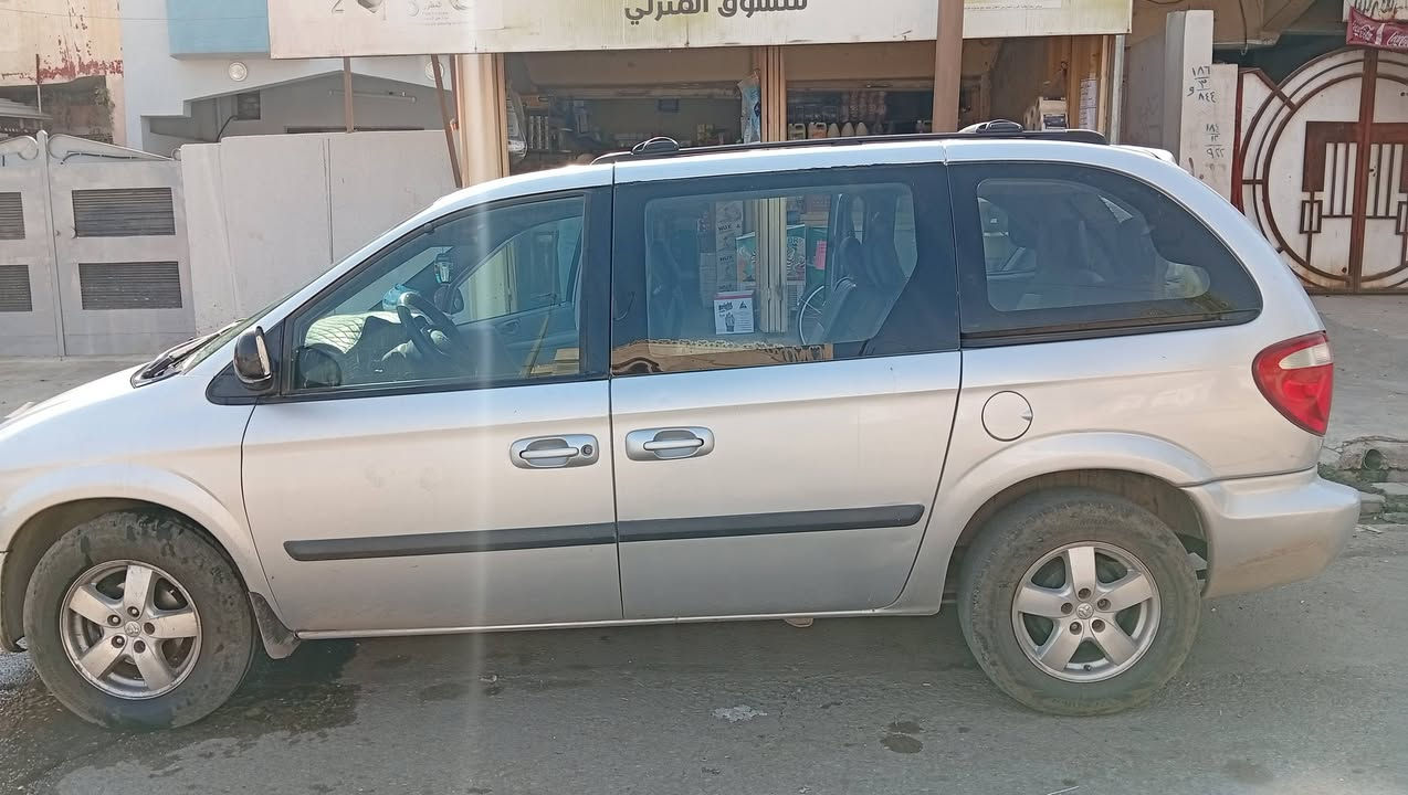 سلام عليكم
دوج كرفان للبيع 
موديل 2005 
محرك 3300 
6 سلندر 
ماشيه اقل من 350 كيلو 
سيارة جديدة ما ينرادلها مصرف كير محرك شرط تبريد ثلج 
رقم نينوى 
باسم صاحبها الشرعي شرط التحويل 
للتواصل على الرقم *********** وبي واتس اب
 او على الخاص
