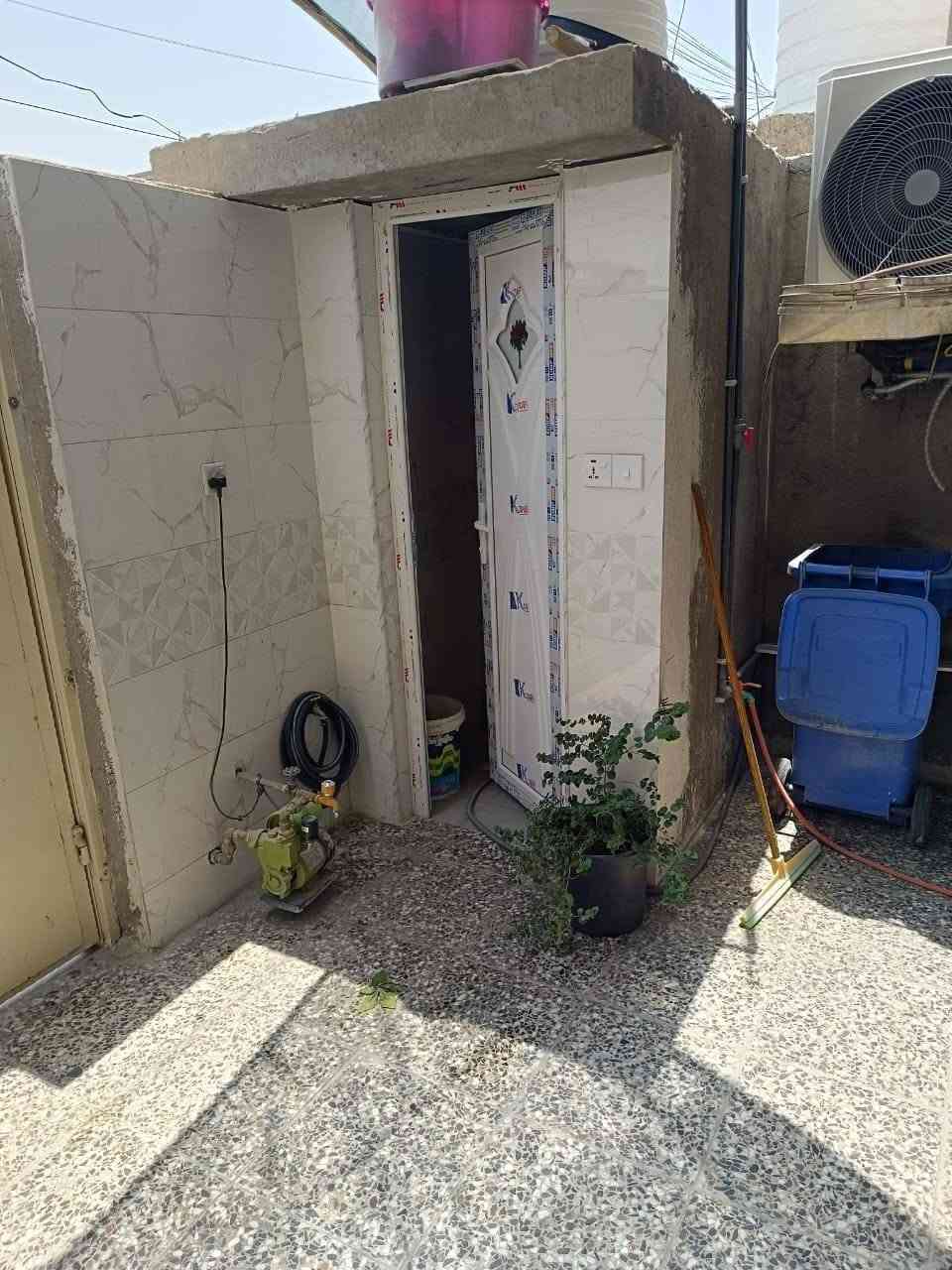 دار للبيع طابو ملك صرف مساحه 100م طابقين بناء سنة 2013
 يحتوي على أستقبال حولي مطبخ ثلاثة غرف نوم وصحيات (السعر 165 وقابل للتفاوض) العنوان الزعفرانية شارع المعهد قرب المنصة للأستفسار *********** يوجد واتساب
