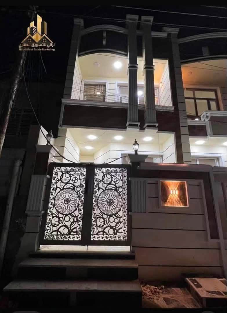 #دار للبيع
بيت طابقين ونصف 
المساحة ٨٥متر واجها ٤.٢٥ نزال ٢٠
 البيت مدخلين يحتوي على صالة ومطبخ وخدمات صحية عدد٢ وغرف نوم عدد٤ 
البيت زيرو بناء ٢٠٢٥ وبعده ما مسكون 
العنوان الغزالية مدير الامن قرب العاب الزيتون
للإستفسار

***********

نص مكتوب في الصور:
- أنت 12:34 ، 2025/12/23 م آللي للتسويق العقاري رد
- نزالي للتسويق العقاري Nazali Real Estate Marketing
- الزالي للتسويق العقاري
- Alzali Real Estate Marketing
- نزالي للتسويق العقاري
- Nazali Real Estate Marketing
- Nzali Real Estate Marketing