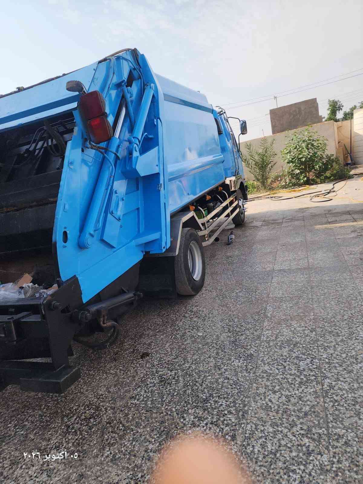 هينو فوزه كرستال • موديل ٢٠٠٠ • جهاز رفع حاويات