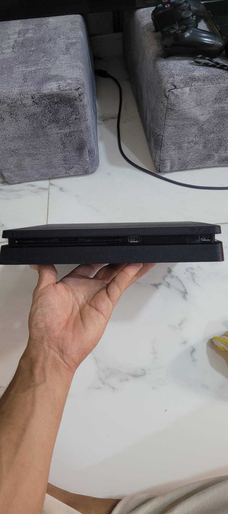 بلي فور مهكر نضام قرص البلي نضيف نضافه 90% ذاكره500 او ما مفتوح كلشي مابي ويا يو بي اس  جديد يطول 25 دقيقة ويا كيبلات كاملة او جوستكات ثنين تجاريات بس نوعيه زينه كربلاء فقط السعر 340 او بي مجال بسيط 
 ماعدي توصيل راسل خاص او واتساب ***********
