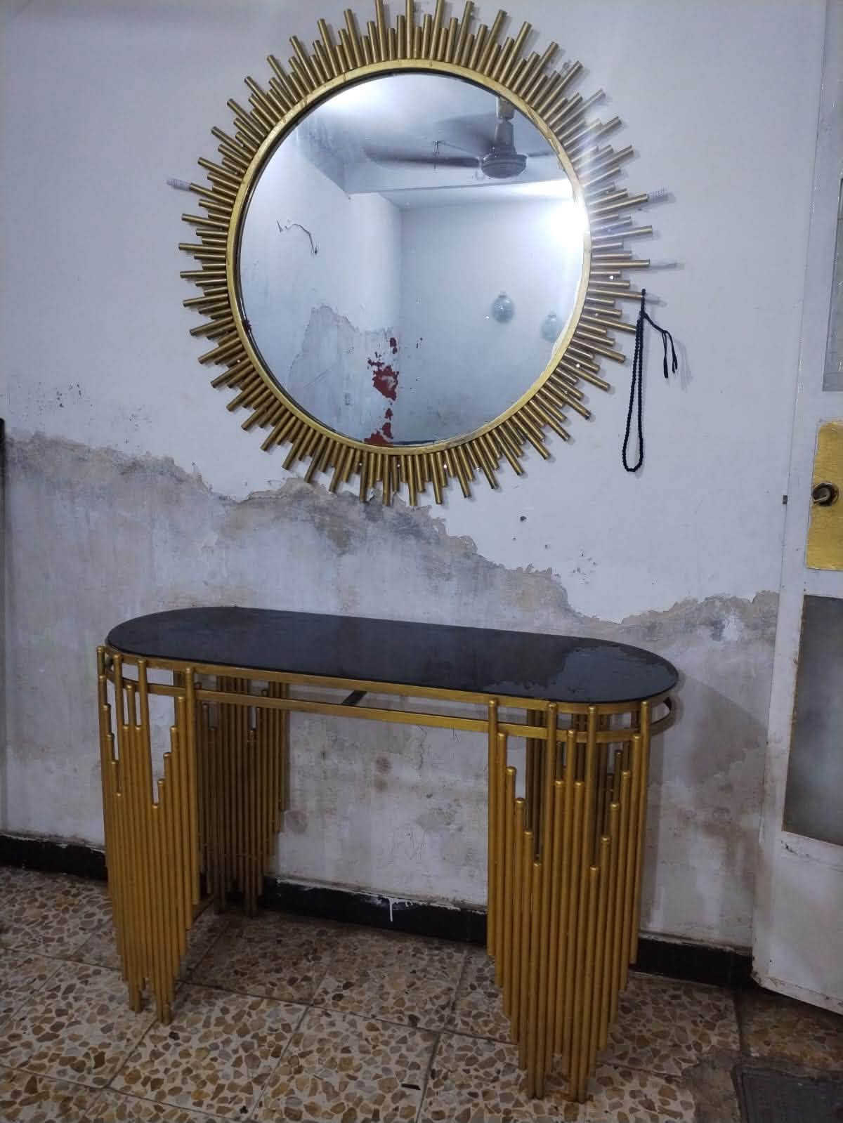 ديوان ١٠ مقاعد • مرايا وميز • بغداد الحريه