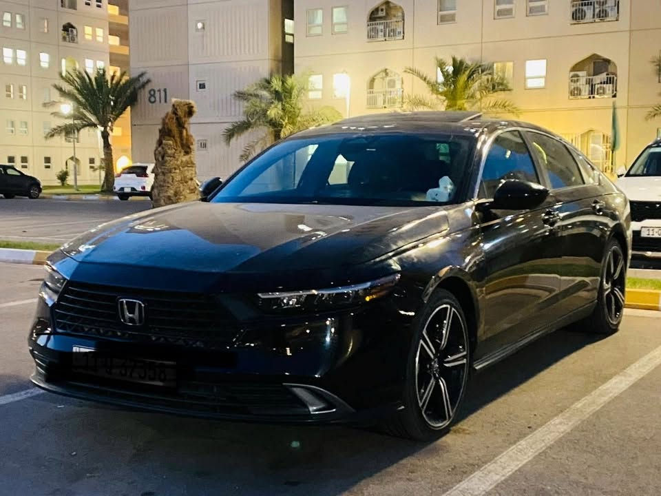 السلام عليكم 
هونده اكورد اسود 2023 سبورت هايبرد  
بيها اربع قطع للبيع رقم بغداد بسمي تحويل ثاني يوم متوازي علابيعتها 150 وبيها مجال 
مكاني بغداد الاعضميه 
***********
