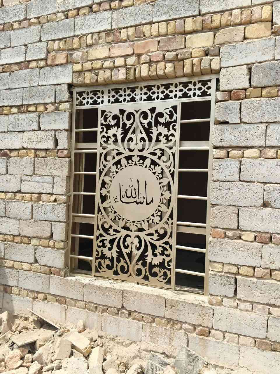صبغ و تنظيف جميع الشبابيك والابواب والبيوت للاستفسار واتساب ***********
