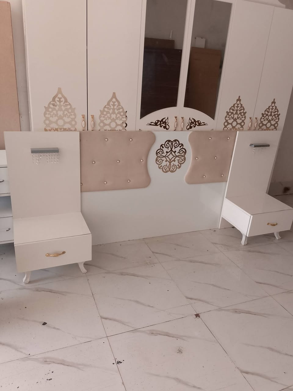 للبيع غرفه نوم تركي 5قطع أخو الجديد للاستفسار اتصل ***********
