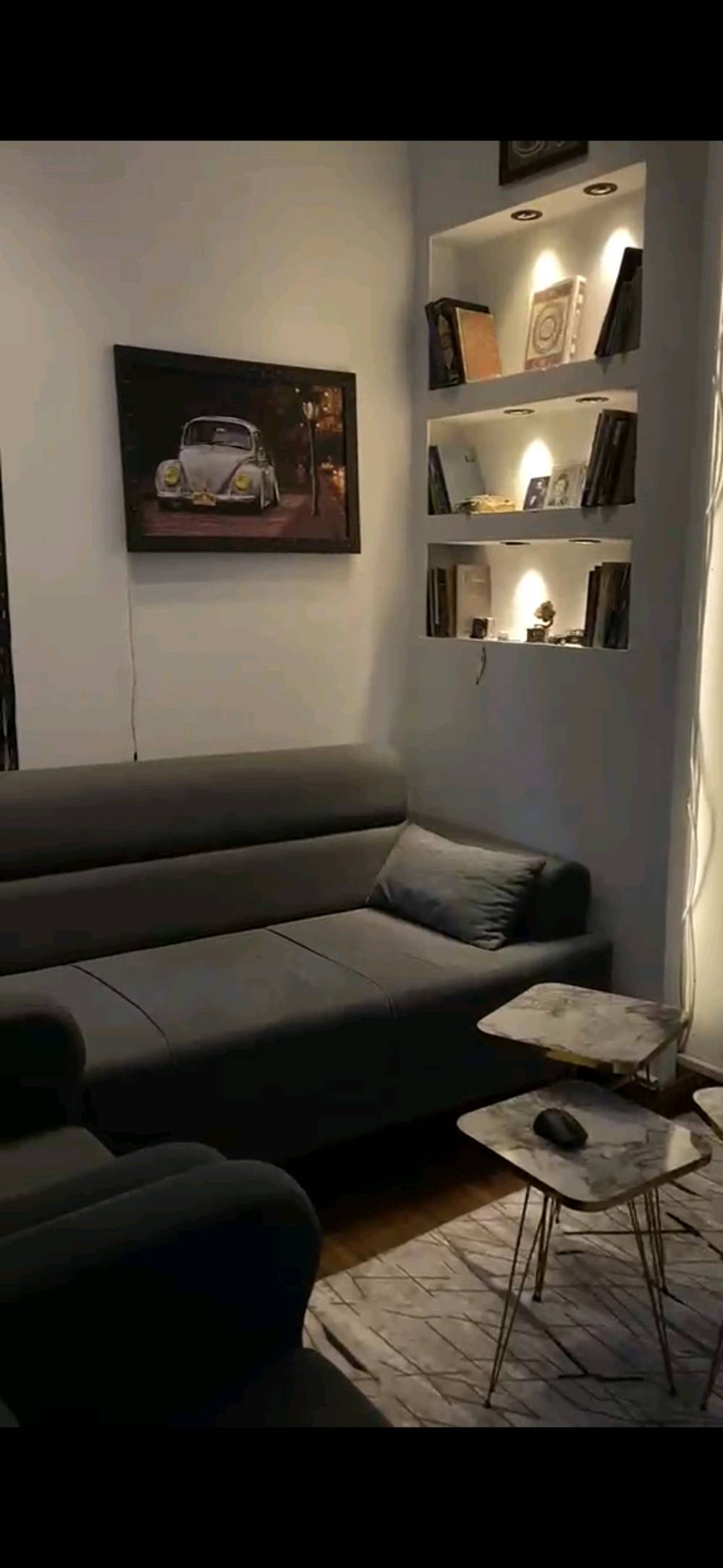 البيت وشقة بشارع عشرين بالفرع مقابيل دائرة توزيع الكهرباء بالدربونه

مساحته ١٢٥
بيت وشقه 
والشقه درجها وحده ودرج ثاني داخل البيت 
الشقه نظام سويت وديكورات وتجهيزات اوربيه 
البيت  ٣ غرف واستقبال ومطبخ وصحيات منفصله