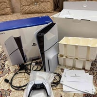 بلي فايف سلم  جديد صار شهر من اخذناه للبيع بسبب الامتحانات  توصيل ماعن...
