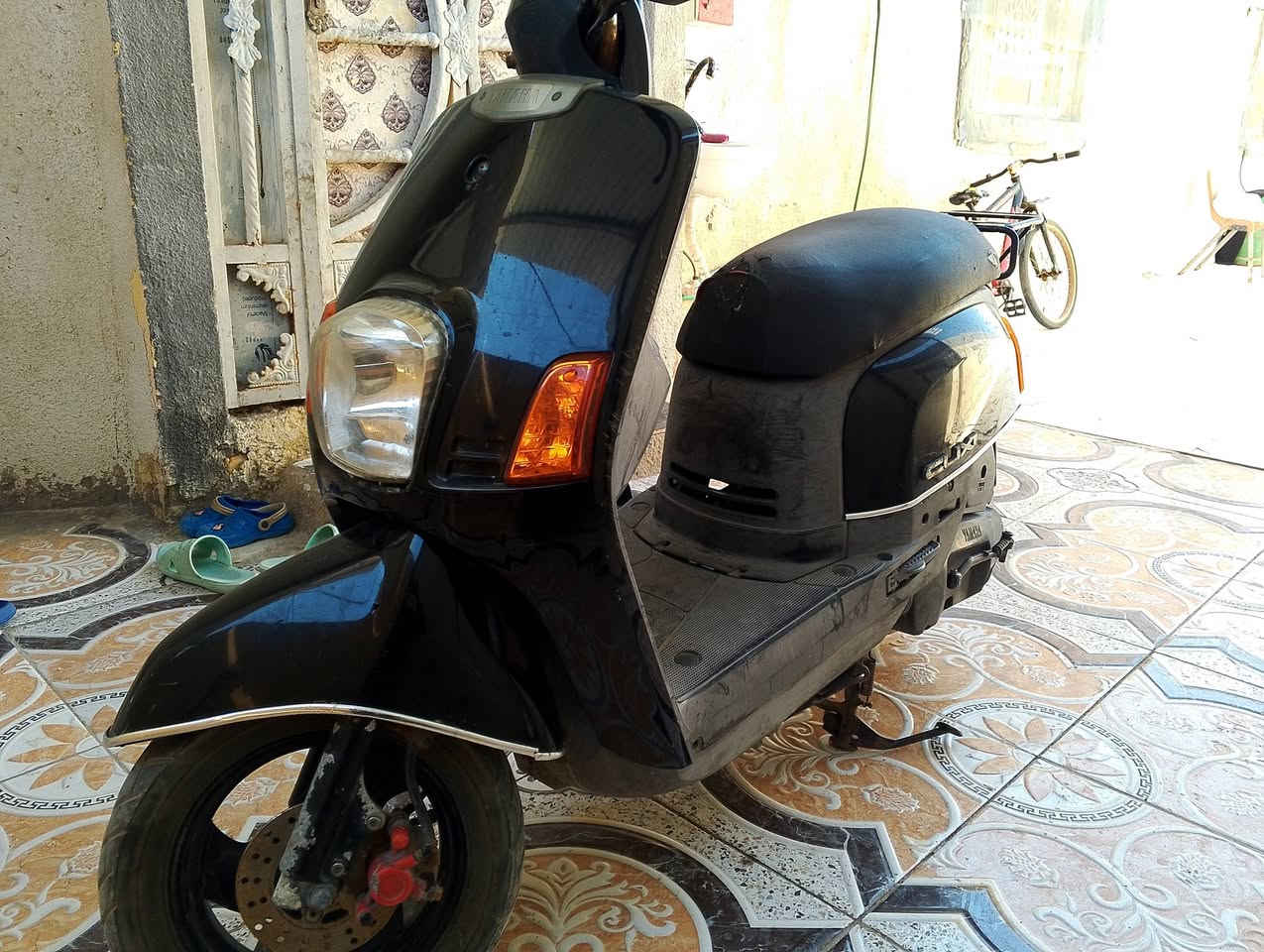سلام عليكم دراجة بوليسي ياباني للبيع كفالة بعدها بلادية توه منزلها من المعرض الوصل موجود كفرات بلادية ختم واحد ويه المحرك والشاصي دراجة كلها ختم واحد كهربائيات كلها شغالة لايت عالي ناصي هورن اشاير تايرات جدد ويل بلادي سلف شغال تشتغل سلف وهندر المحرك على وضعه البلاد ما مفتوح صبانة ما محطوط عليه عدادات شغالة دراجة فول الفول ما مشتغلة مالت بيت محتاج واريد ابيع العنوان البصرة 5 ميل 
*********** موجود واتساب 
سعرها مليون وبيها مجال
