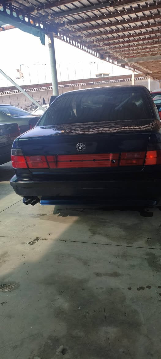ماشاءاللە تاقانەی سلێمانی 🇩🇪💙
،BMW 1993 . 525 iA تۆماتیک بیلاد 
وارد یابان . فول فول بەس سلاید نیە ئاڕمی پلاستیکی سلێمانی بەشەرتی ئەوەلیات و حاسیبە . 
گێڕوو مەکینەو تەقەو ڕەقەو کارەبایەتی یەشەرت 
تەبرید گەرمی و سارد لەسەر سویچ 
مواسەفات . تەعدیل سورعە 
ناو فۆڕمیکا 
تەبرید 
کوشن جلد 
4جام کارەبا 
2لایت ئەڵقە 
پێش پان 
کامل کراوە بە ئێم M 
چوار تایەو ویلی لۆکی حەسیری بە ژێر دایە 
دەعمی نیە پێش و دوای کەپس 
 بۆیاخ کراوەتەوە لەسەر ساغی 
 نرخی خوار هەموو بازار 56 و معامەلەیەکی برایەنە . ناونیشان سلێمانی . بۆ زانیاری زیاتر پەیوەندی بکەن بەم ژمارە تەلەفۆنانەوە 
*********** 
*********** السليمانية, العراق
