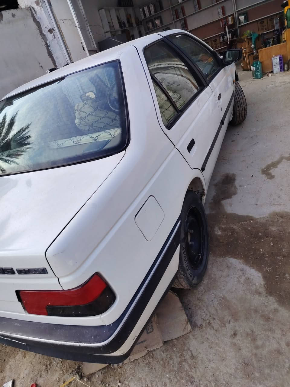 سلام عليكم بيجو 405سياره حلوه حداديه نضيفه كير نضيف مكينته بيه بخار سياره رقم نجف انكلزي بيه ضربه بل چاملغ مبدل بنيد ومحدث البچم مديل 2009 سعره 35وبيه مجال  
***********مكاني نجف كوفه
