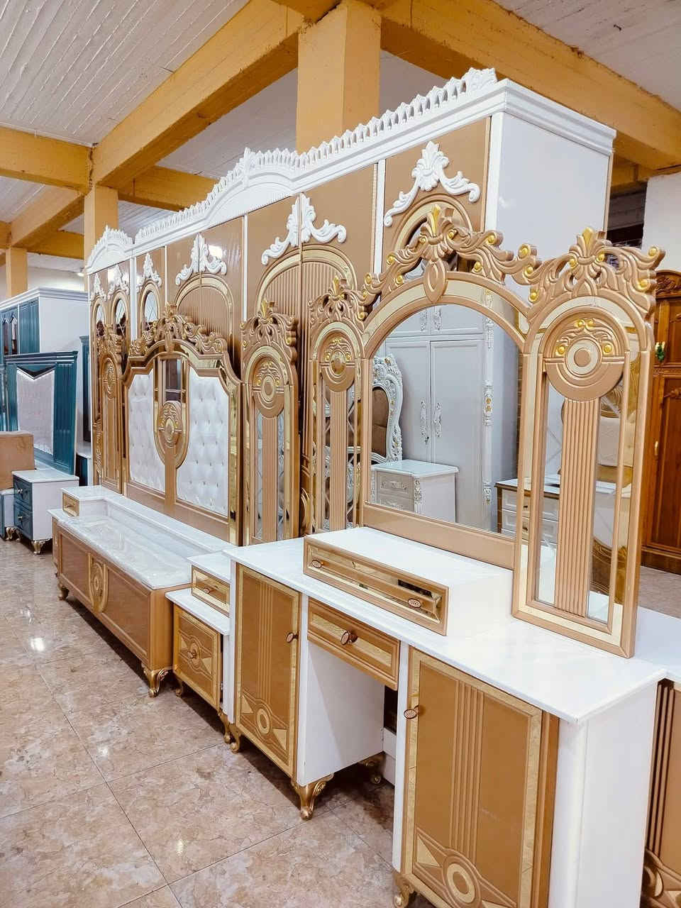 السلام عليكم غرفه نوم عنوان واسط العزيزيه شارع التربيه يوجد واتساب ***********
