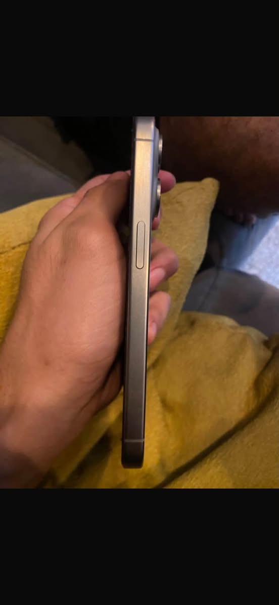آيفون 15 برو • ٢٥٦ • بطارية ٨٥٪