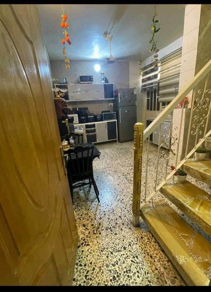 سلام عليكم بيت للبيع 50 متر سند ٢٥
يحتوي على تلاث غرفه نوم وصاله 
ومطبخ وحمام عدد 2 ومنور  
العنوان الشعب حي المصطفى قريب على  حسينية الجواد 
الاتصال ***********
