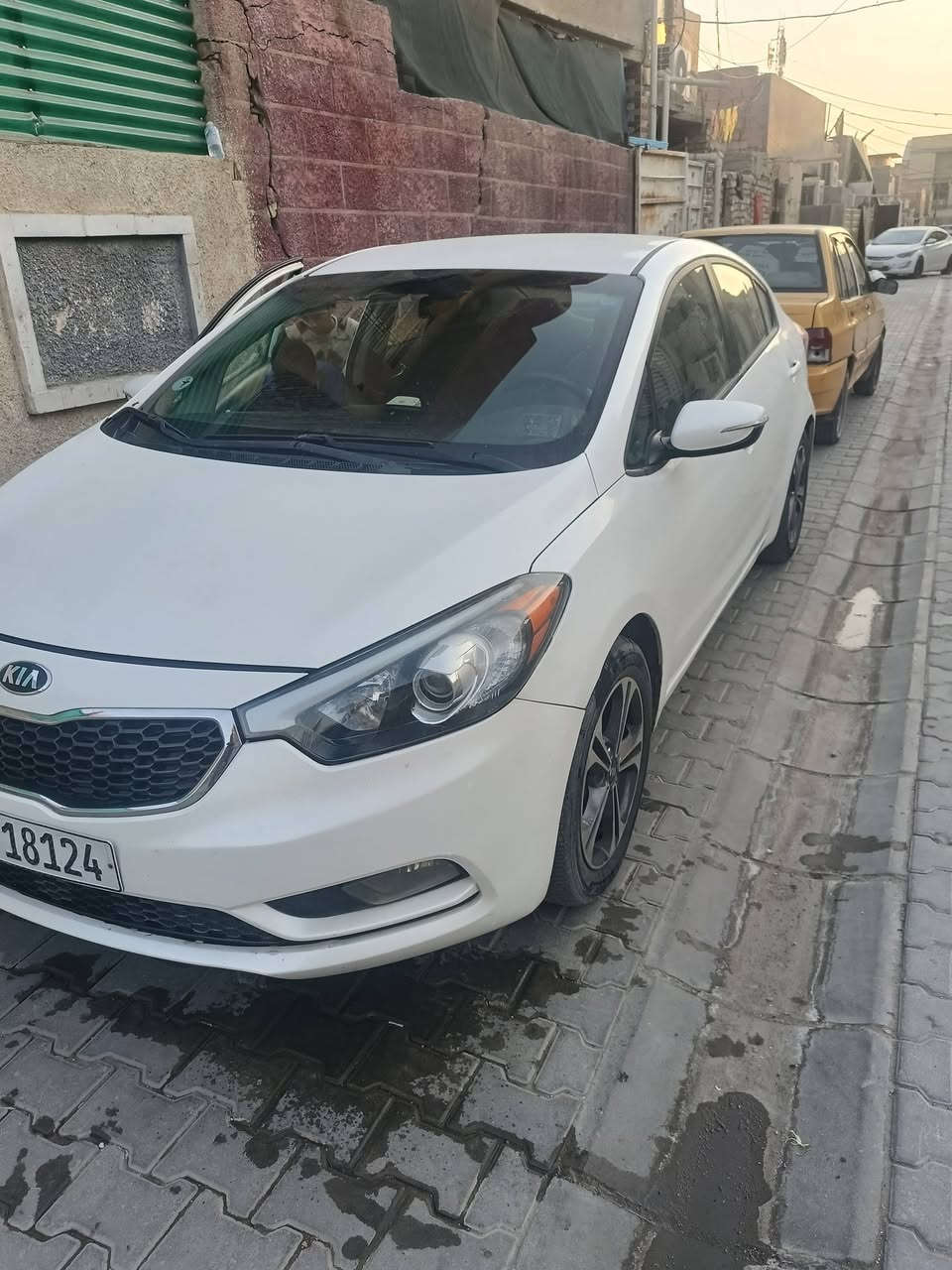 سلام عليكم فورتي 2015 رقم بغداد للبيع سيارة جاهزة من كلشي تحتاج بس درام شفت تبريد شغال  السعر السيارة 115 وبيهه مجال الرقم *********** المكان بغداد الشعلة
