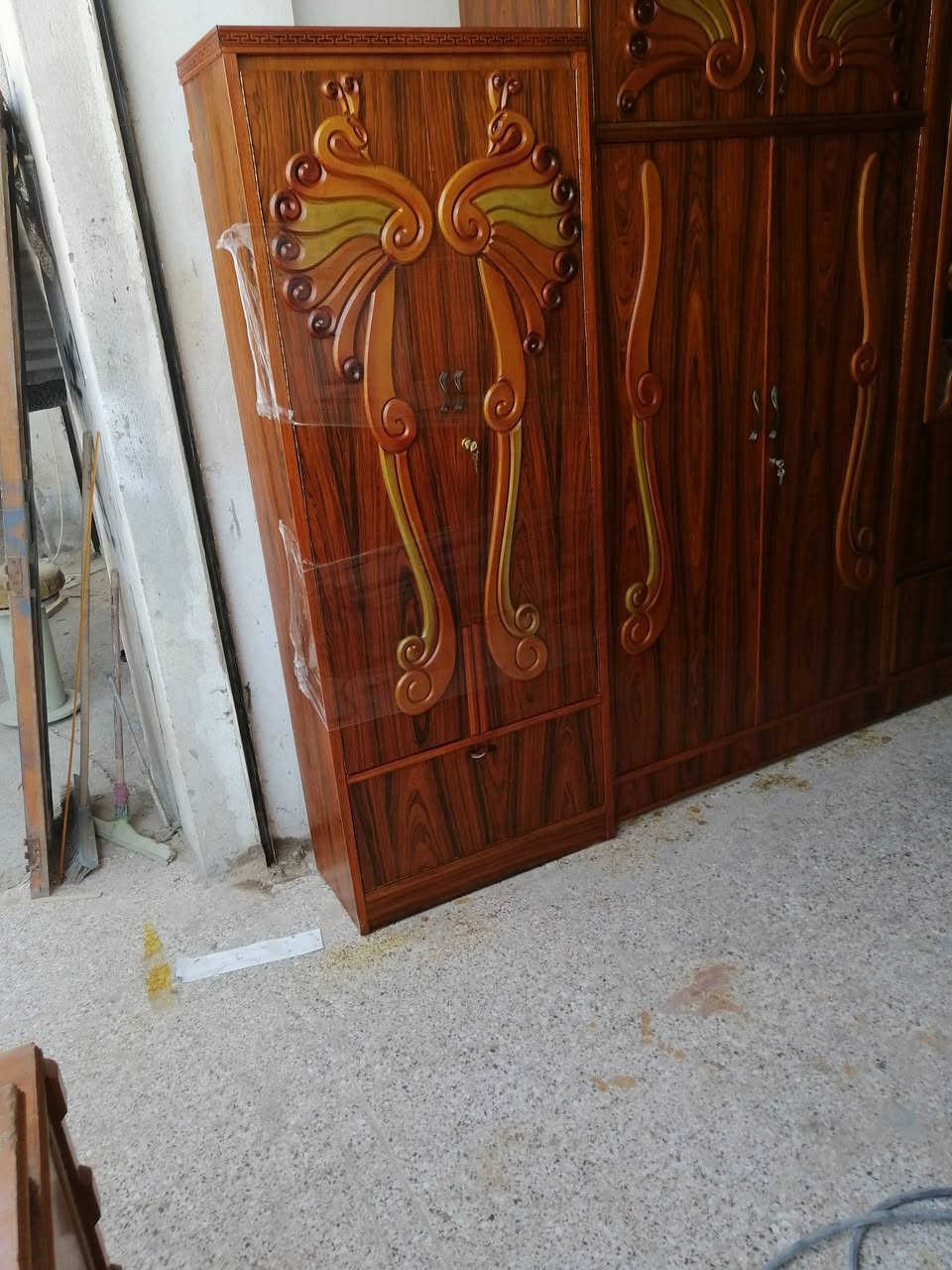 السلام عليكم غرفه للبيع ٦باب طابقين صاج ظهر جرجوبه نظيفه السعر ٧٠٠ الف وبيه مجال العنوان بعقوبه كاطون الرازي شارع ابو رباح قرب مرطبات لسيد مزاد ابو كرار الغريباوي *********** قرب جامع اسماء الله الحسنى

