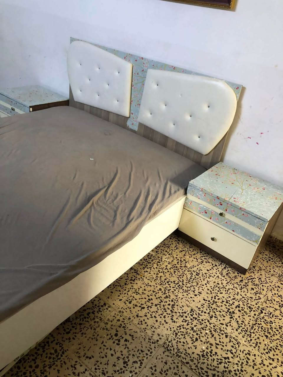 غرفه نوم 5قطع نضيفه جدآ للبيع وبسعر مناسب عنوان زركته تازه الاستفسار ***********بي واتساب او مراسله الصفحه
