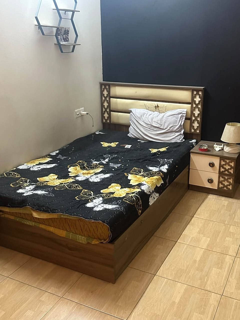 غرفتين نوم و ميز تلفزيون للبيع مكاني البلديات بغداد وبسعر مناسب ابيعهن
***********
