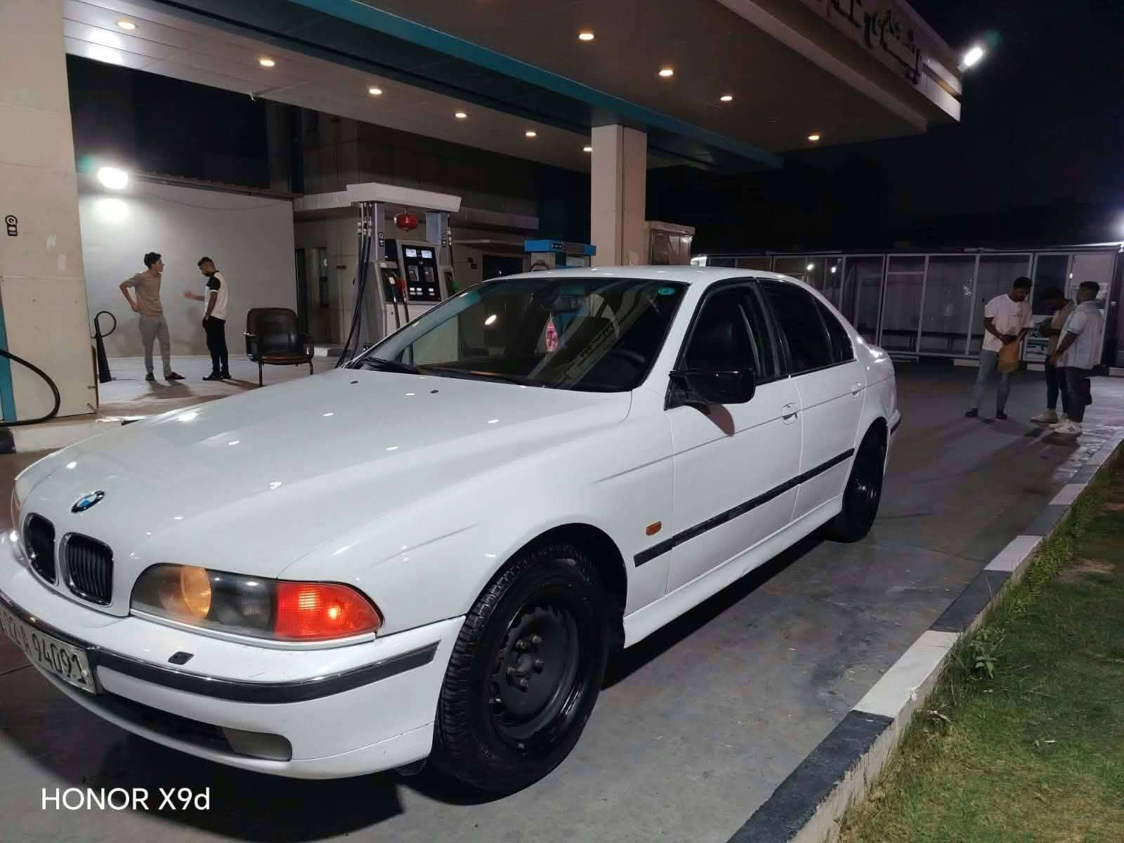 السلام عليكم للبيع بي ام موديل 1996 صقر لون ابيض 528i كير عادي للعلم سياره لوك لوك كلشي جديد بيها واتحده بي ام بموديلها بهيج نضافه من ناحيه كشر داخل محرك صدر كير كلج تبريد كله لوك تخم تاير باتري جديد لوك بيها صبغ اربع قطع ومكانين بارد فقط شرط بدون اي دواخل سنويه ورقم جديد سعرها 72 وبيها مجال بسيط العنوان بغداد قرب مرور التاجيات للأتصال على هذا الرقم ***********

نص مكتوب في الصور:
- HONOR X9d
