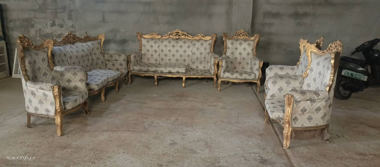 ديوان ملكي السعر ١٦٠ بيه مجال حك الجيه الشراي يتصل ***********

نص مكتوب في الصور:
- ١٤:١٨ ٢٠٢٦/١٠/٠٢