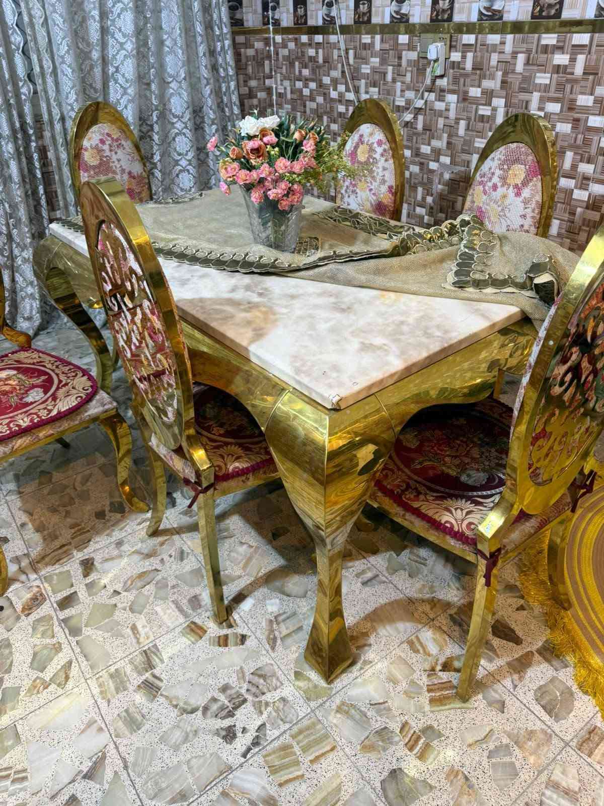 ميز طعام يحتوي 6 كراسي
مرمر
دوشمته قديفه مورد
يخبل جديد ممستعمل
للتواصل والاستفسار *********** واتساب

