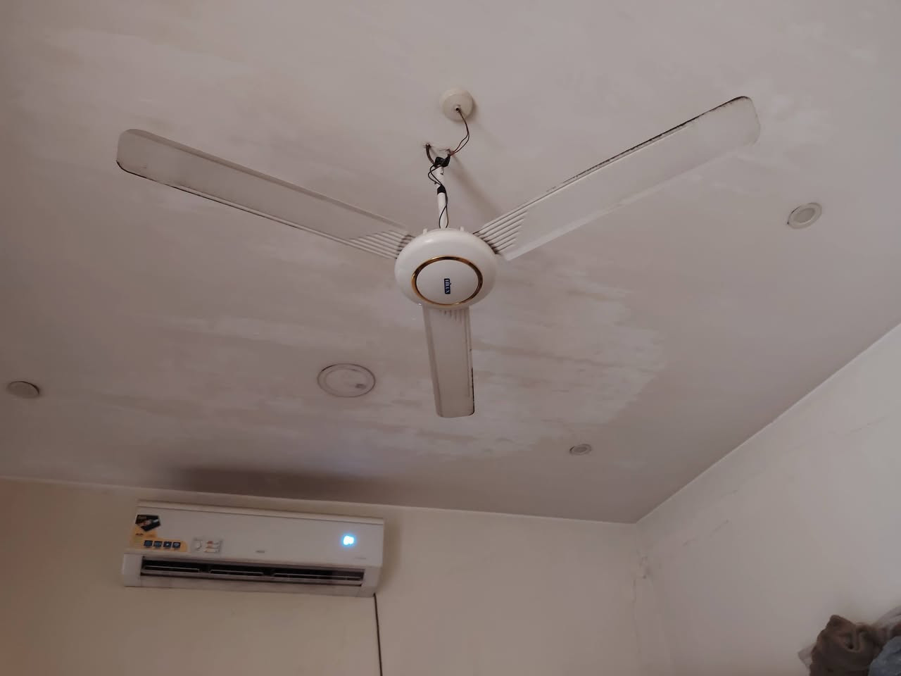 السلام عليكم أغراض بيت أثاث كامل للبيع
غرفه نوم
سبلت انفيرتر
طباخ
ثلاجه
غساله اوتوماتيك
كاونتر
سنك
قنينة غاز
مراوح سقفيه 2
صوبه كهربائية
مبرده
مغسله ومرايتها وميز
ميز بلازما
بردات عدد 6
بردات مطبخ
أغراض نواعم كومة
اوتي بخاري

مكان الأغراض الدوره المهديه الثانيه يم شيخ سردي 

ابيع الأغراض كامله ما ابيع حاجة وحدة للتواصل ***********
