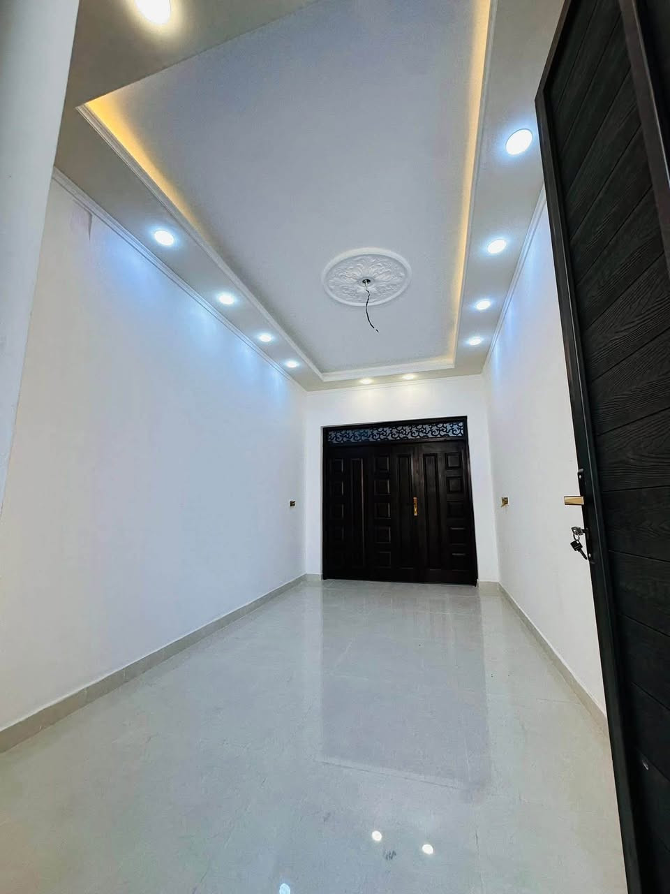 مشتمل ٨٨ للبيع
مدخلين / بناء حديث
موقعه 📍الشعب حي التجار الاولى موقع ممتاز
يحتوي على #استقبال #مطبخ معزول #٤غرف #خدمات
للأستفسار آكثر الأتصال على الأرقآم 
***********
الأخوين للوساطة العقارية
