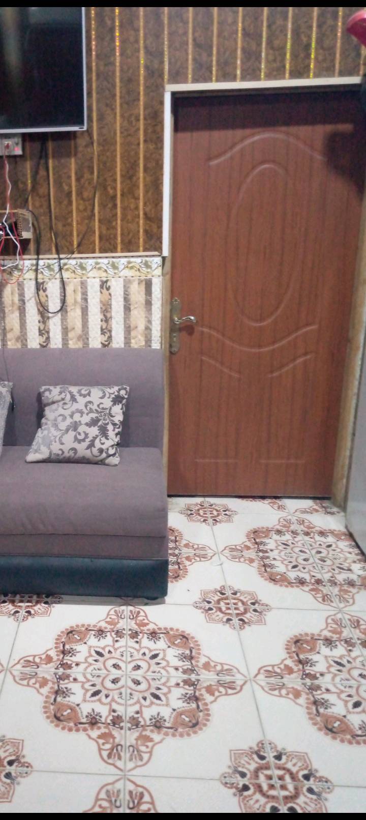 السلام عليكم دار للبيع ركن المساحة (٢٠٠)متر طابقين في البصره منطقة دور الشرطة قرب المعارض السعر (١٧٥)وبي مجال طابو صرف