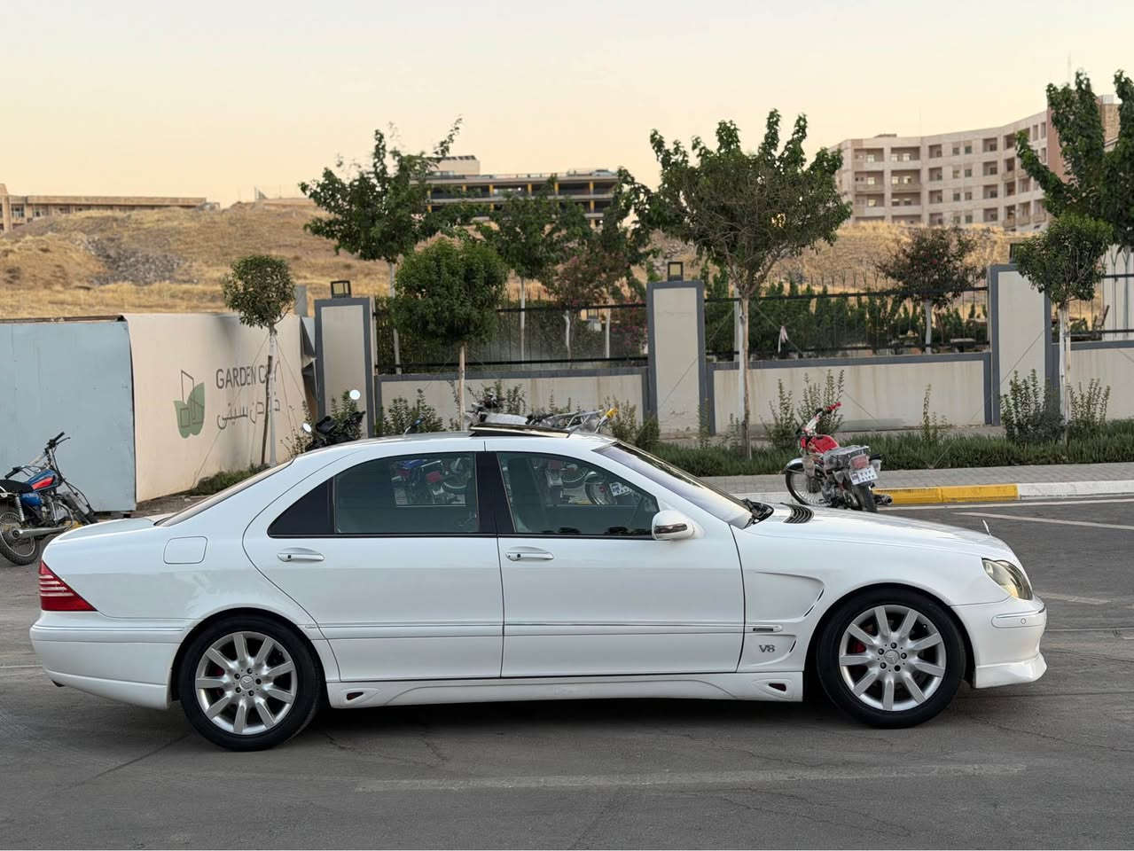 Mercedes S500
  مۆدێل2002  غەواس، ساخ

فول مواسەفات ،ناوو ڤی ئای پی
دەرگا لارج
كوشن سارد و گەرم
تەعدیل سورعە
پەردە و سلاید
کەلە ی کوشن و ئاوێنەكانی ئەخەوێ
ئاوێنەكانی دژە فولە
جامەکانی بیلاد پۆلۆڕایسە
دوو مۆدی كوشن خەزەنی هەیە
گێڕ ئۆتۆ ماتیك و عادی
مۆدی سپۆڕت +تراكشن

سەیارەكە ساخە 
كۆدی ئاسایشی بۆکراوە  بەناو خۆمەوەیە

بۆیاخ:دوو پارچەو دوو پەڵە  بۆیاخی ئەوروپایە
گێڕ و مەکینە بەشەرت
دوو ڕۆژە ڕۆنم بۆ گۆڕیوە

نرخ:(٥۹ گەڵا و معامەلەیەكی كەم)

***********

شوێن سلێمانی السليمانية, العراق
