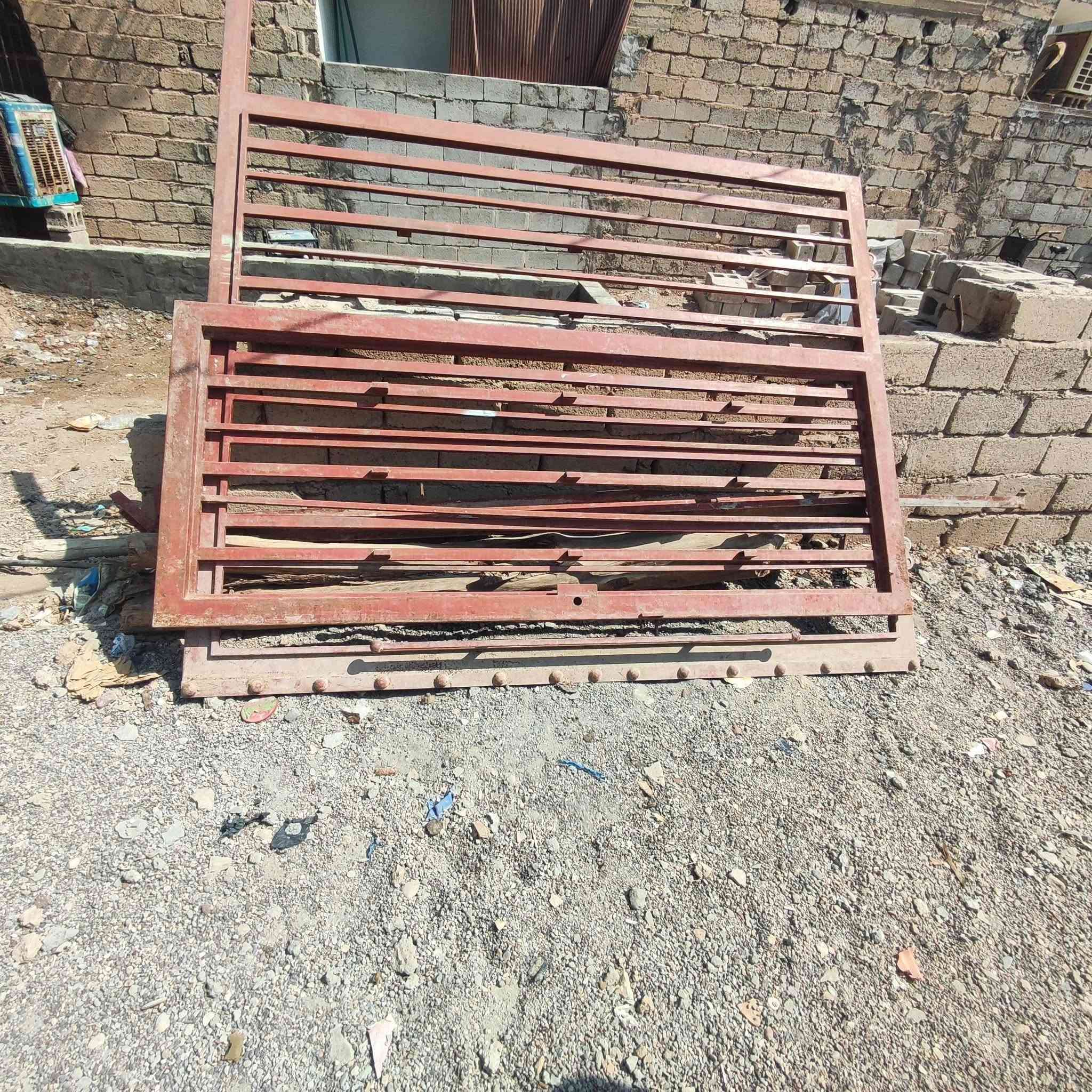 سلام عليكم باب  سلايت للبيع  مامستعمل  سعره 450 مكاني شهربان اتصل ***********
