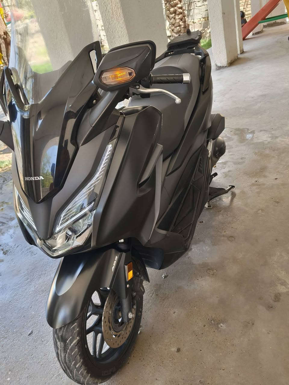 للبيع: هوندا فورزا 300 (Honda Forza 300) - صفر 13 🛵🔥
ماشاء الله.. دراجة بنظافة العارضات، بلادية بحالة الشركة وجاهزة للركوب مباشرة بدون أي مصاريف.

​أبرز المواصفات والتفاصيل:

​الموديل: هوندا فورزا - صفر 13.

​العداد (المسافة): ماشية 26,696 كم فقط.

​نظام المكابح: مانع للانزلاق (ABS) أمامي وخلفي لأعلى درجات الأمان.

​الإضاءة: منظومة إنارة LED كاملة (أمامية وخلفية وإشارات بالمرايا) بنظافة ممتازة.

​الجام الإلكتروني: جيل تحكم كهربائي متحرك للتحكم بارتفاع الجامة الأمامية.

​المحرك والبدي: نضافة بلاد، لون أسود مات (Matte Black) فاخر بدون شخوط، محرك ونواعم بشرط الفحص.

​الإضافات: قاعدة موبايل وقاعدة صندوق خلفي جاهزة.

​الأوراق: مكفولة وكاملة من كلشي.

​السعر: [28ورقه] (قابل للتفاوض البسيط للجادين).

المكان: [بغداد الشرطه الرابعه سويب].

التواصل: عبر الخاص أو الاتصال على الرقم: [***********].
