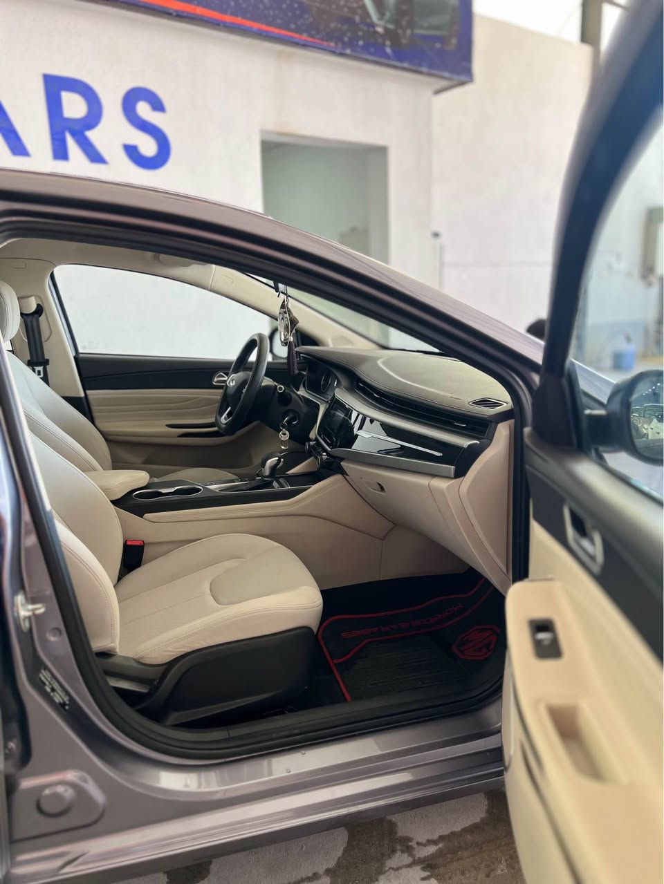 CHERY ARRIZO 5 🔥📦

***********

سلاوی خوای گەورەتان لیبیت 
شیریی ئەریزۆی ٥  سال زەمانی شەریکە هەیە ٤٦ هەزار رۆشتوە و هیچی نیە بە بەنزینی نۆرمالیش ئەروات دیلکۆیی نیە مواسەفاتەکانی :-
 
ناو زەرد - ئۆتۆ هۆلد - بریک بەسمە -لید-زینۆن -بلاجکتۆر -لایی عەدەسە - ویل کرۆم - تەبرید مەرکەزی - ئاوینە اشارت  - حاسە -سوکان ڤۆلیۆم

بە نرخیک خوار شەریکەو بازاریش  نرخەکەی شۆکتان  ئەکات  زەرەی رەقەمی دراوە و  جایزو بی کیشەیە گیرو مەکینە بیلادیە و نەگۆراوە و کارەبایاتی بە شەرت بۆ زانیاری زیاتر پەیوەندمان پیوە بکەن 
***********
لە سلیمانیم السليمانية, العراق
